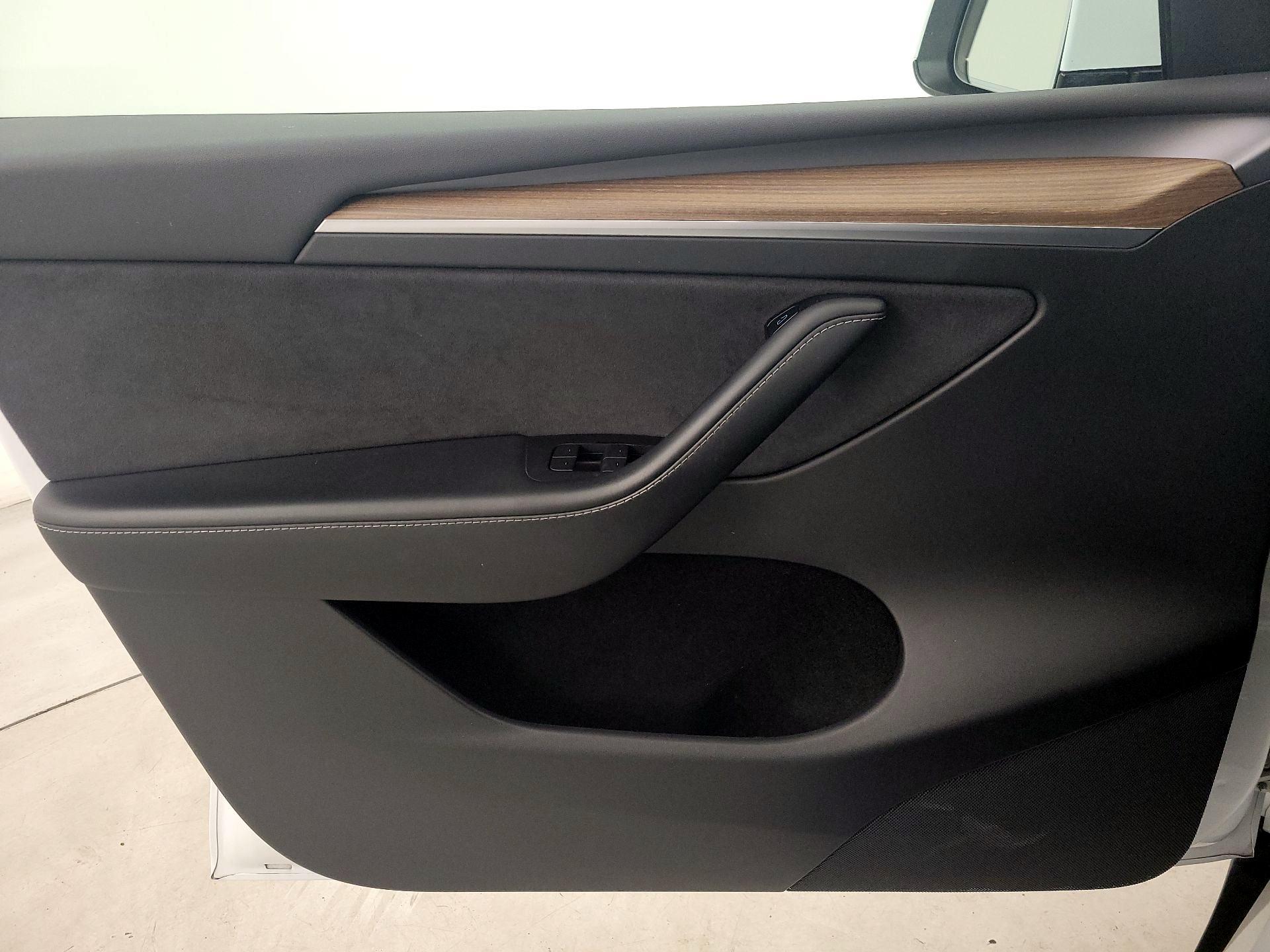 Thumbnail: 2022 Tesla Model Y - 12