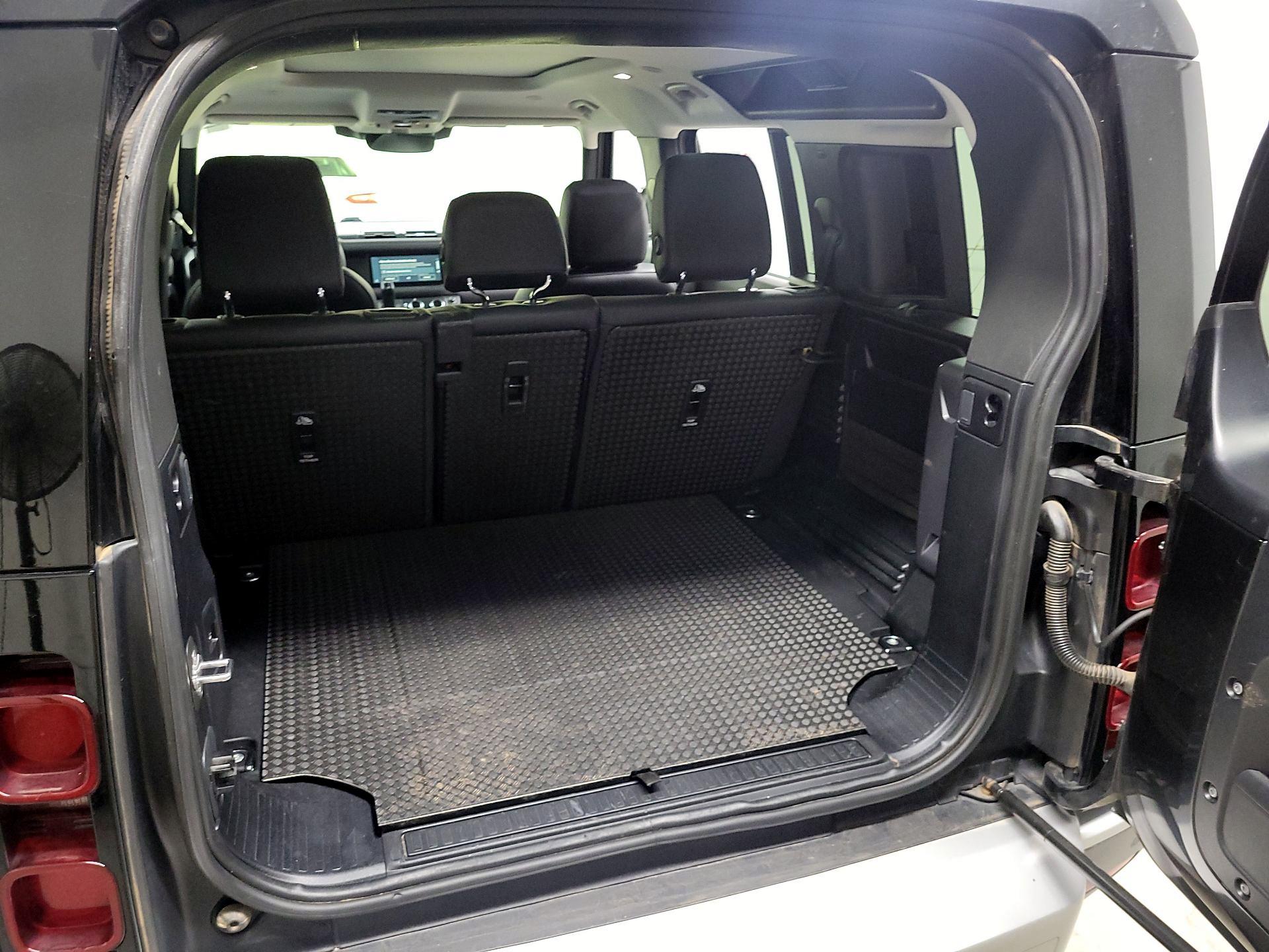 Thumbnail: 2024 Land Rover Defender - 17