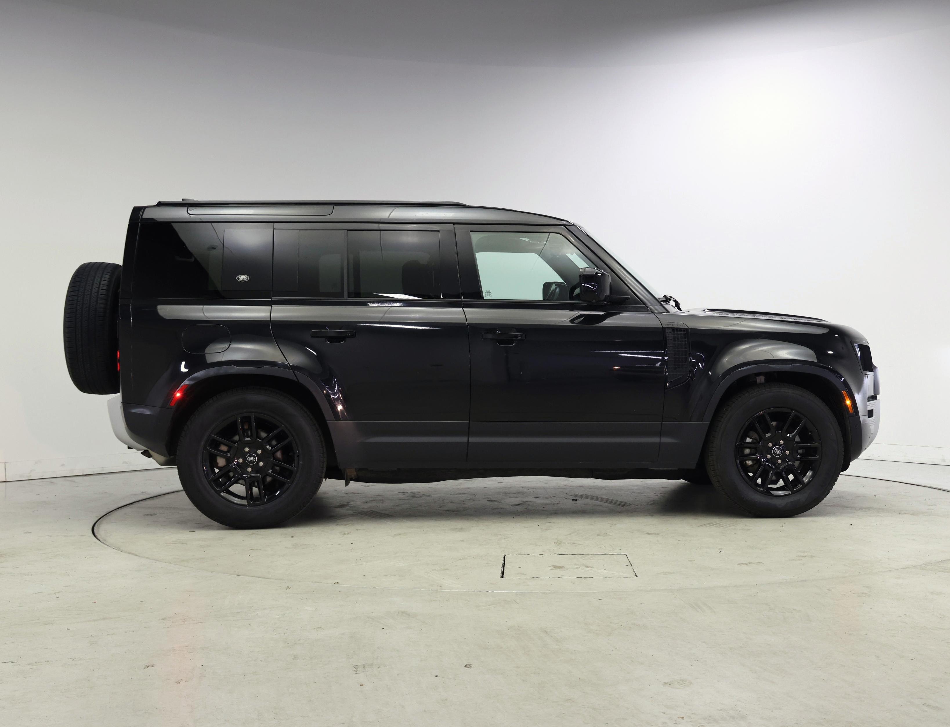 Thumbnail: 2024 Land Rover Defender - 7