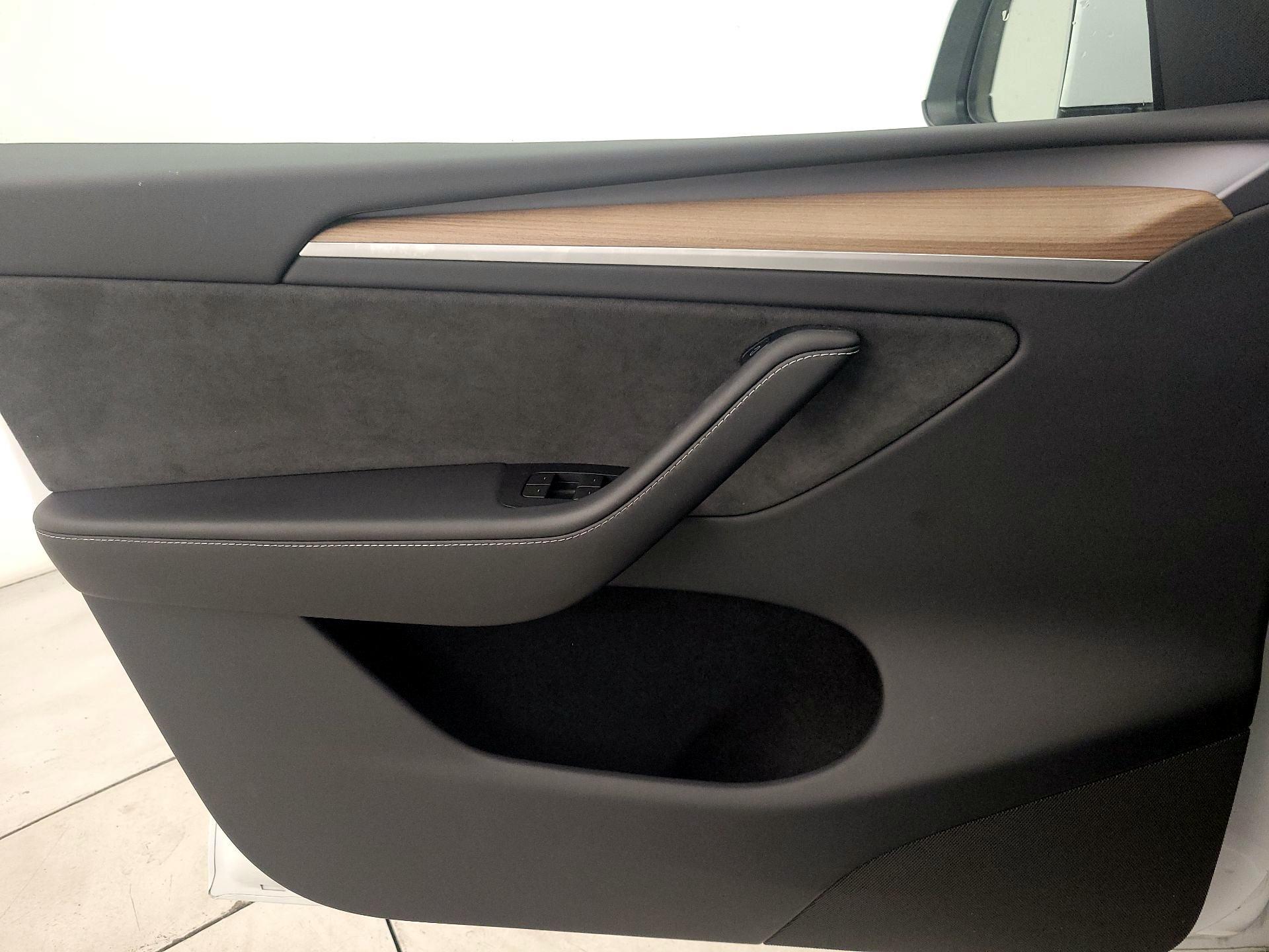 Thumbnail: 2023 Tesla Model Y - 12