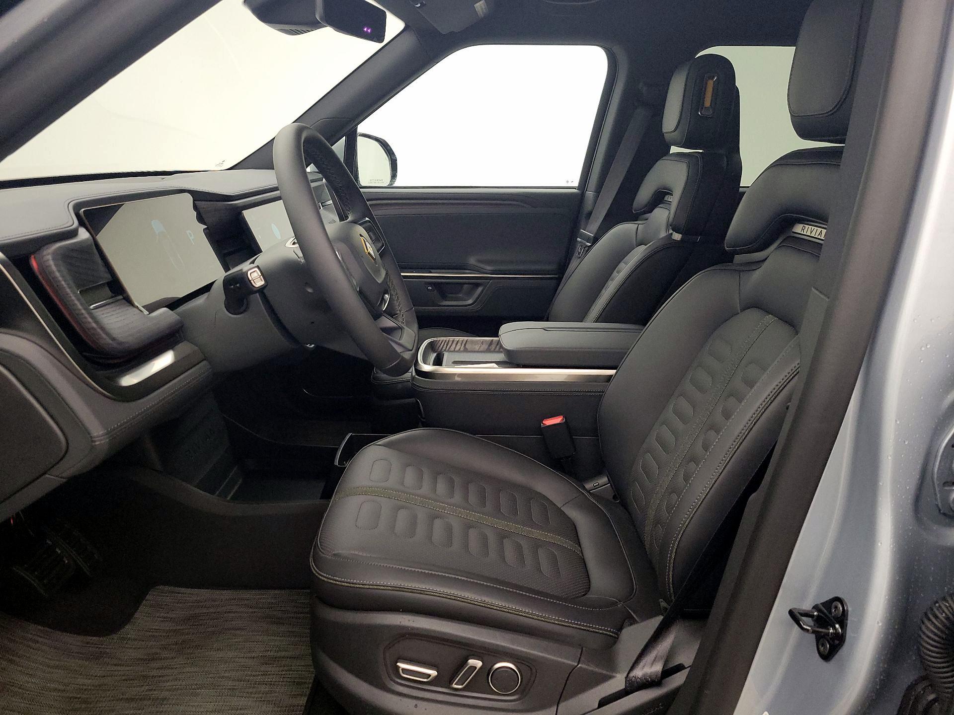 Thumbnail: 2026 Rivian R1S - 11