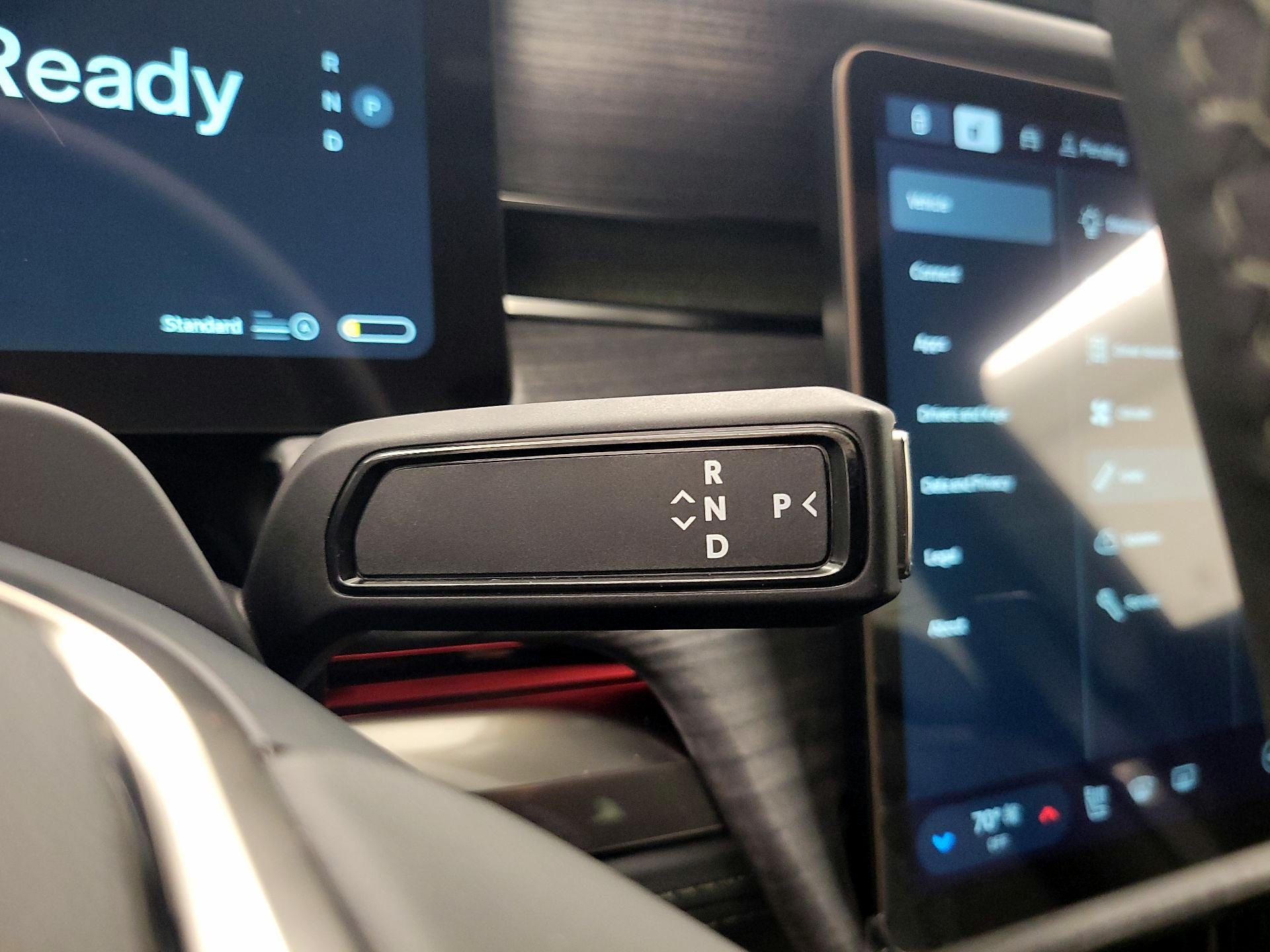 Thumbnail: 2026 Rivian R1S - 16