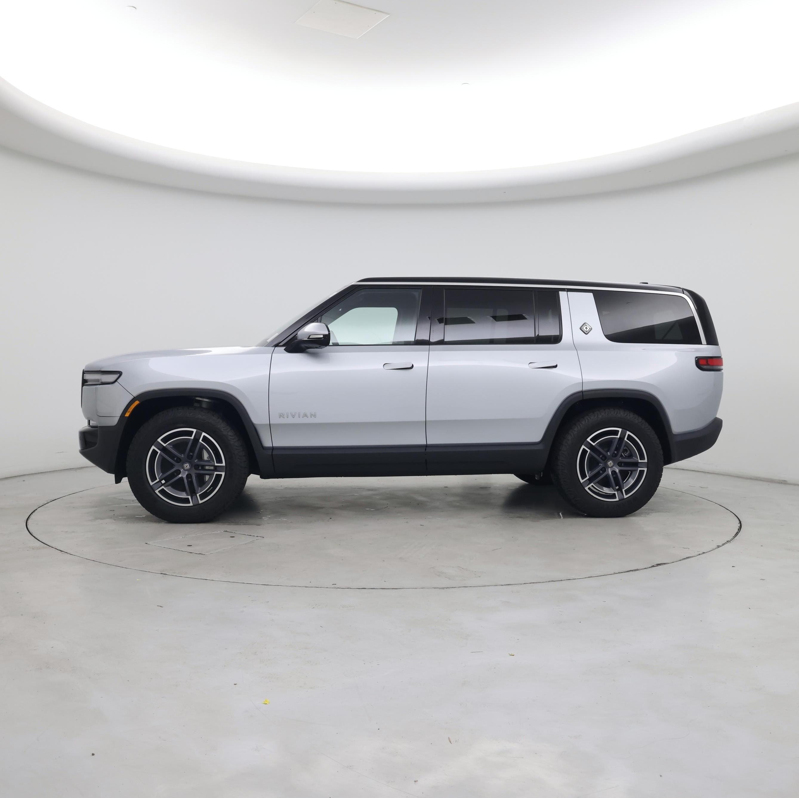 Thumbnail: 2026 Rivian R1S - 3