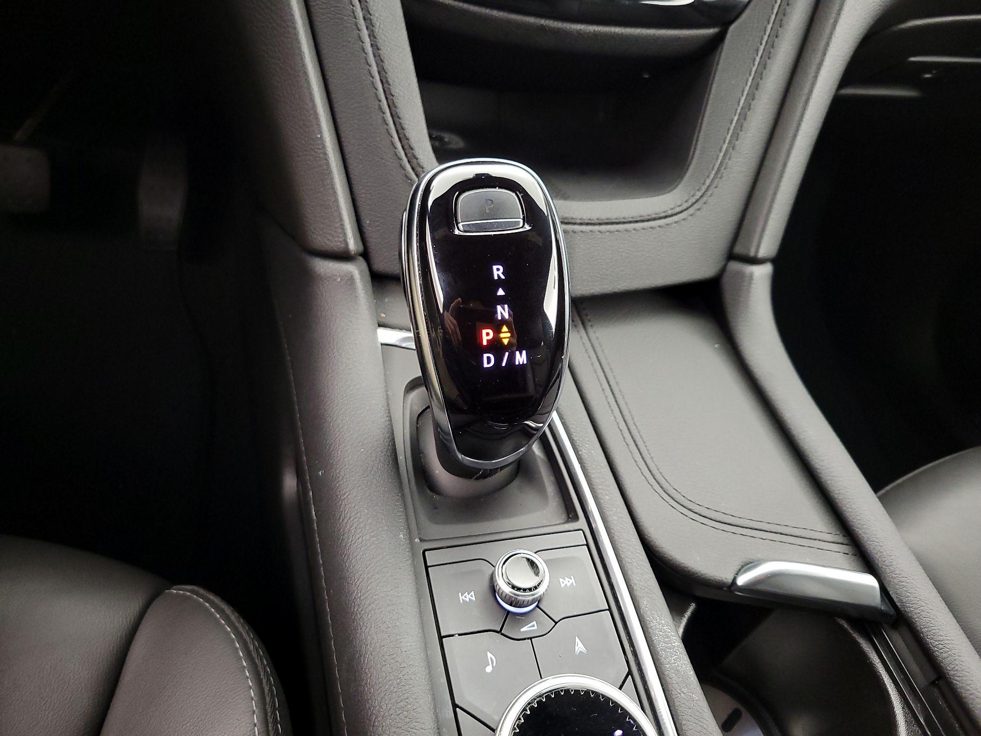 Thumbnail: 2025 Cadillac XT5 - 17