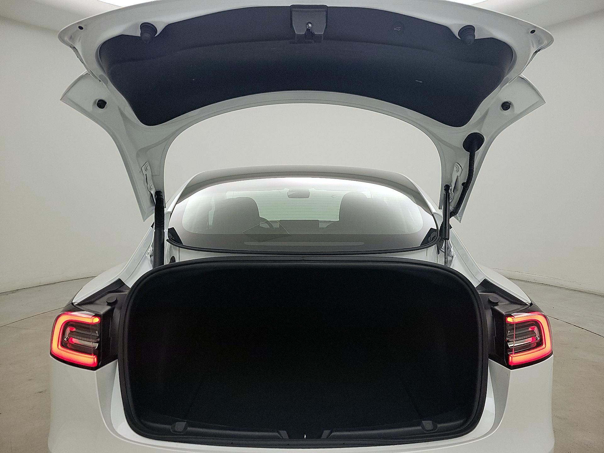 Thumbnail: 2022 Tesla Model 3 - 19