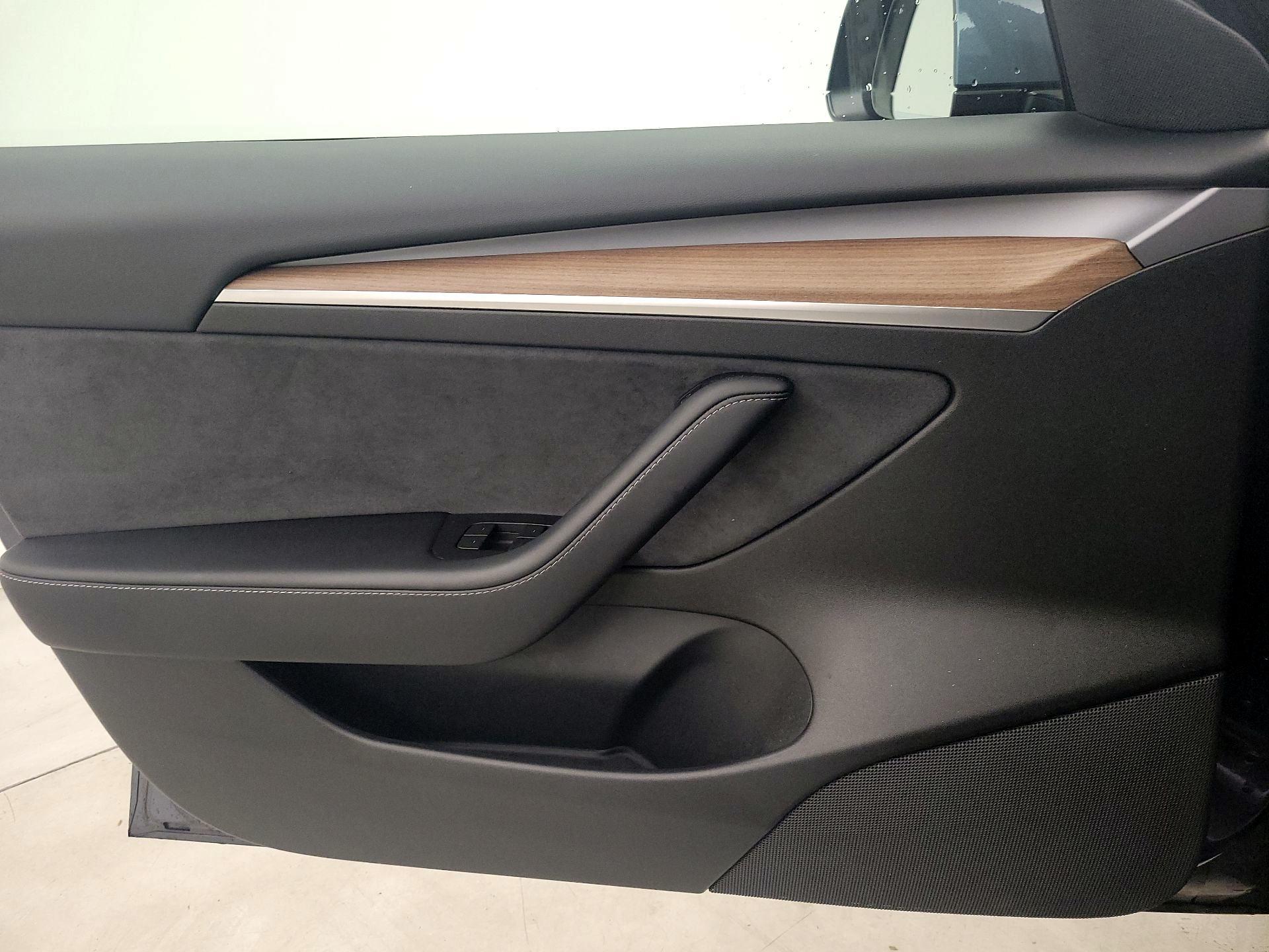 Thumbnail: 2022 Tesla Model 3 - 12