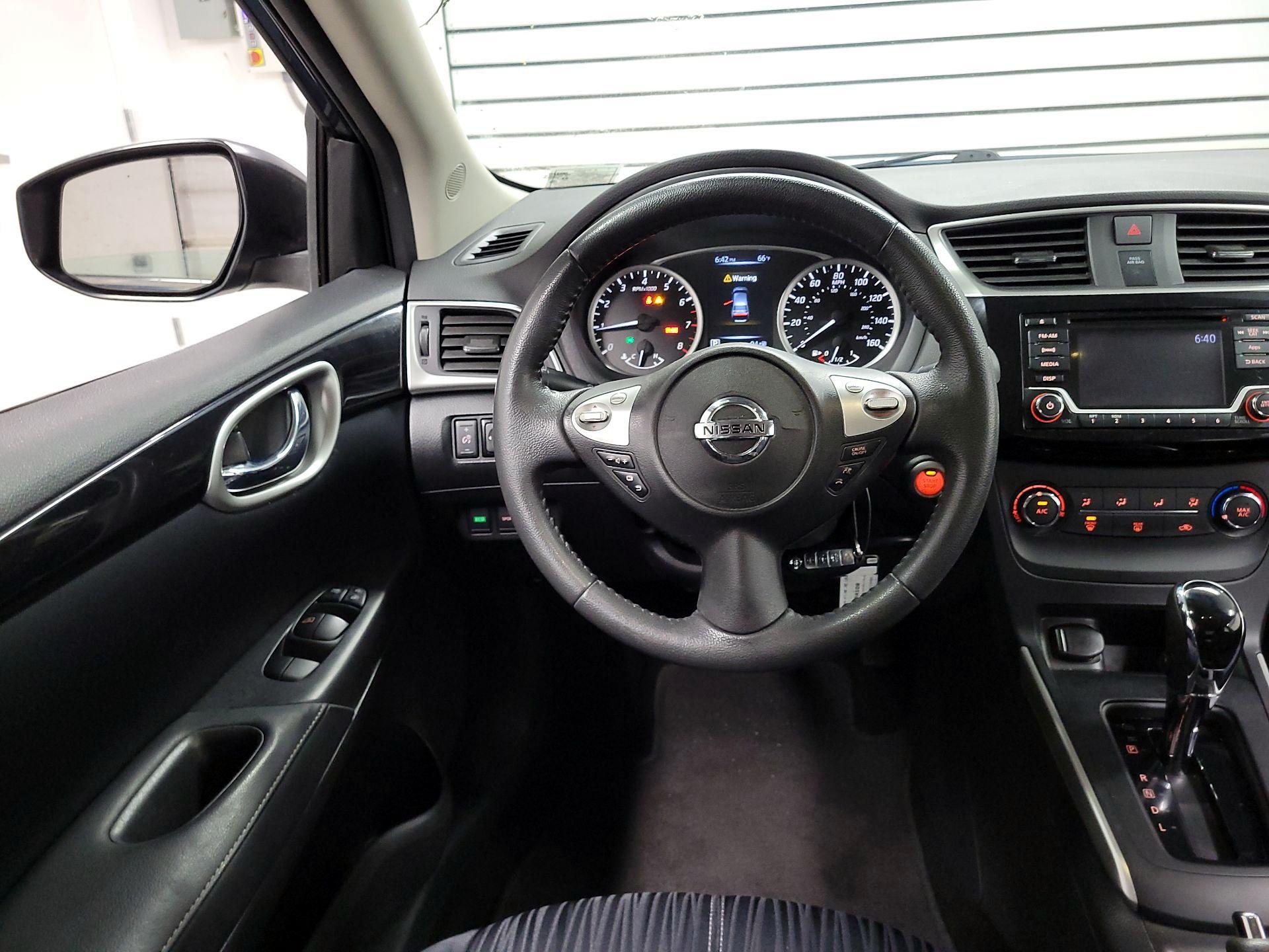 Thumbnail: 2016 Nissan Sentra - 10