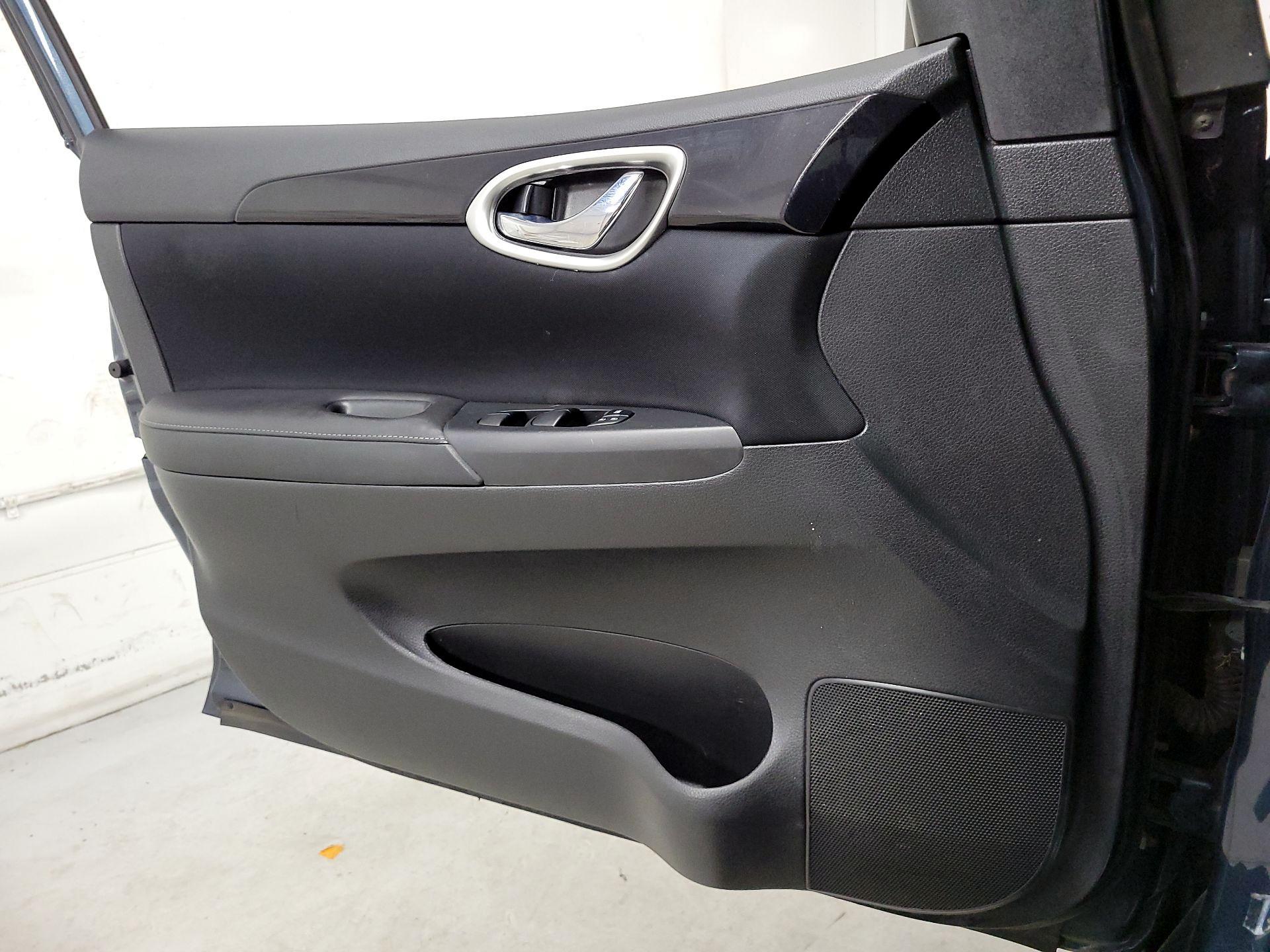 Thumbnail: 2016 Nissan Sentra - 12