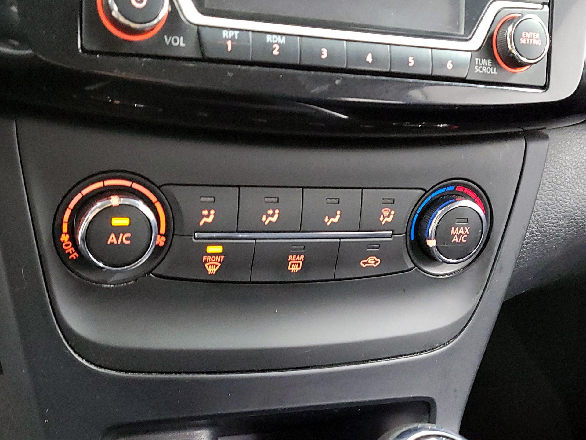 Thumbnail: 2016 Nissan Sentra - 15