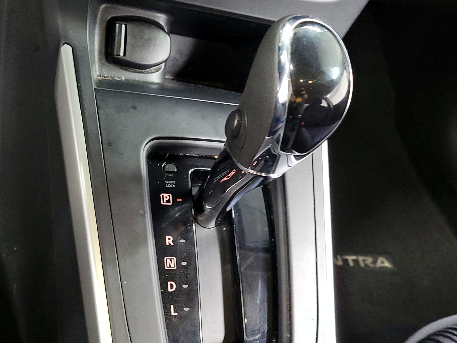 Thumbnail: 2016 Nissan Sentra - 16