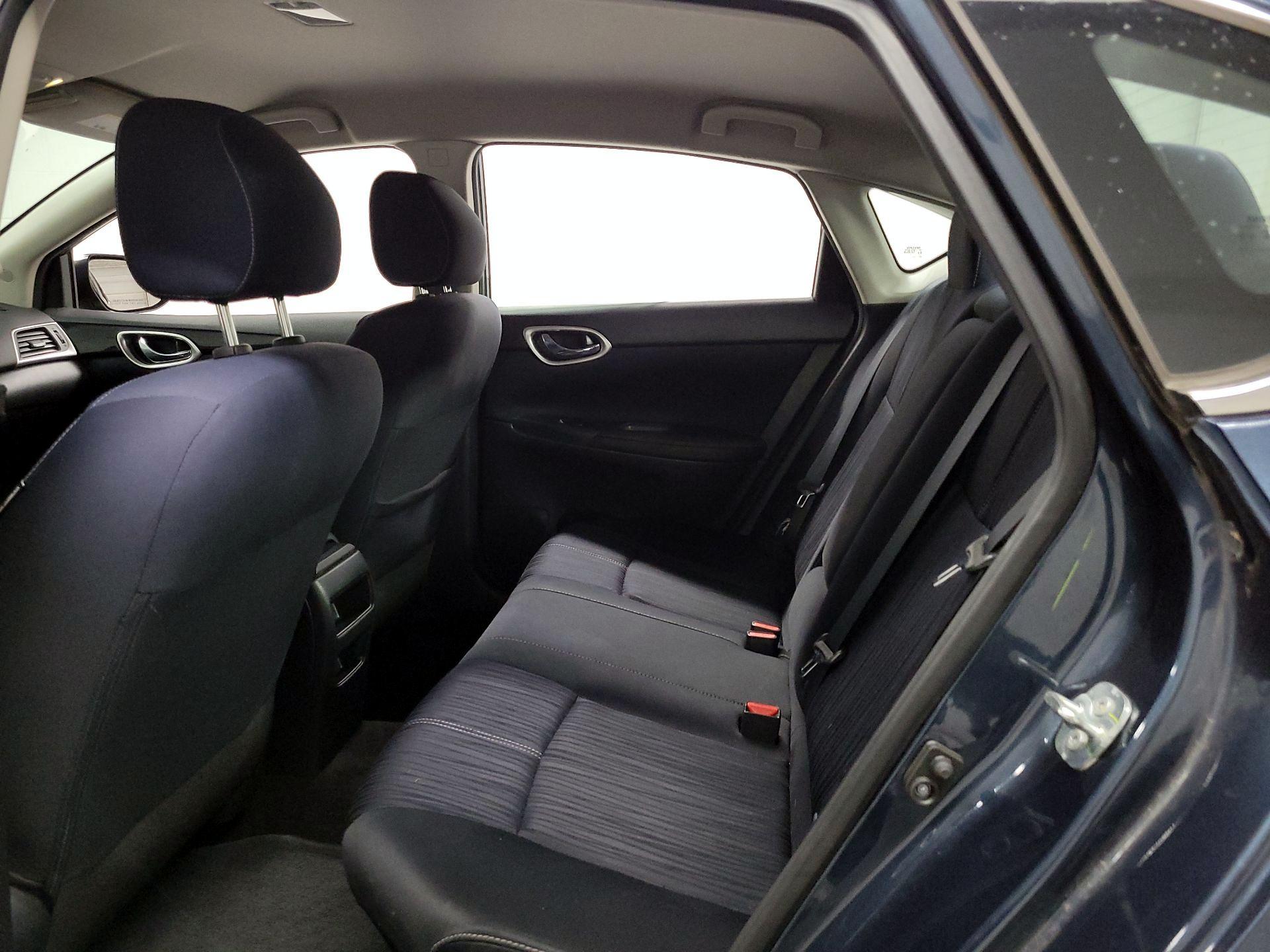 Thumbnail: 2016 Nissan Sentra - 17