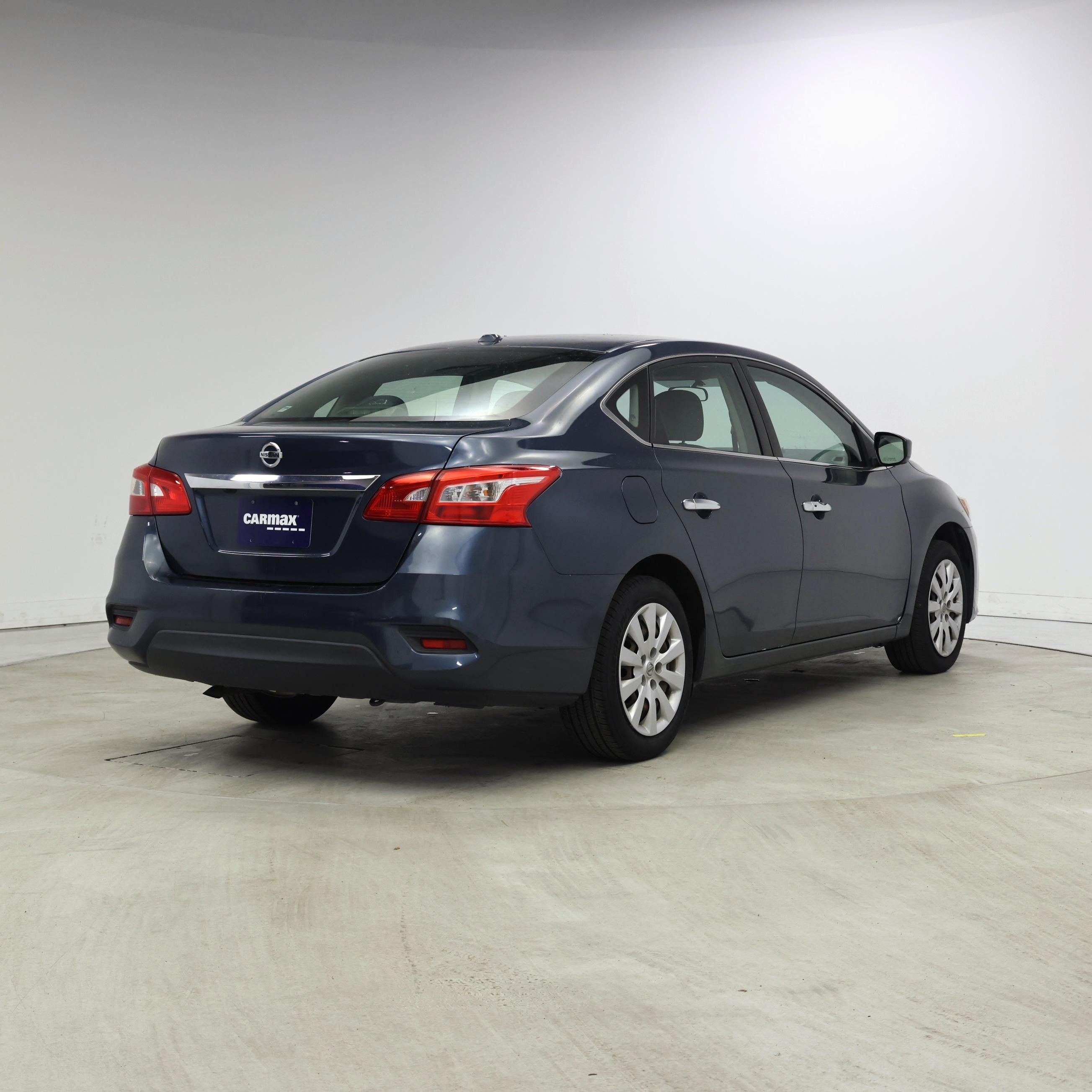 Thumbnail: 2016 Nissan Sentra - 8