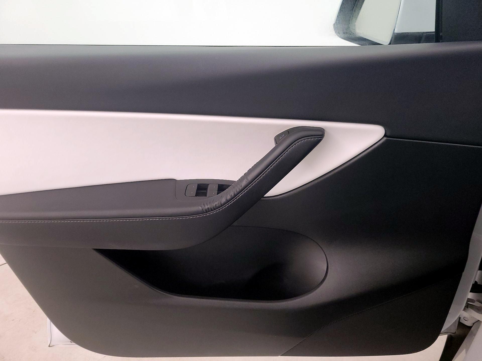 Thumbnail: 2022 Tesla Model 3 - 12