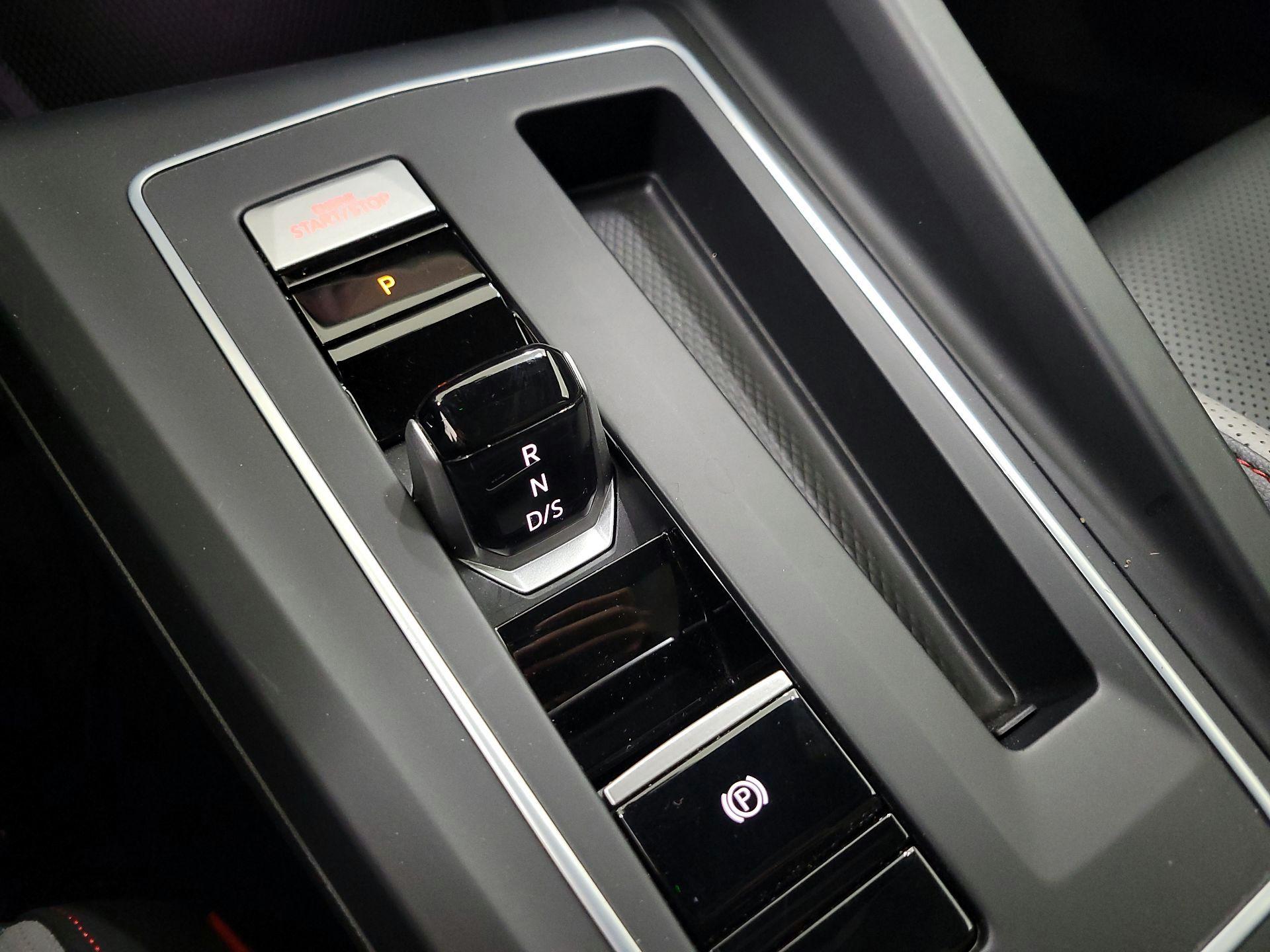 Thumbnail: 2022 Volkswagen Golf - 17