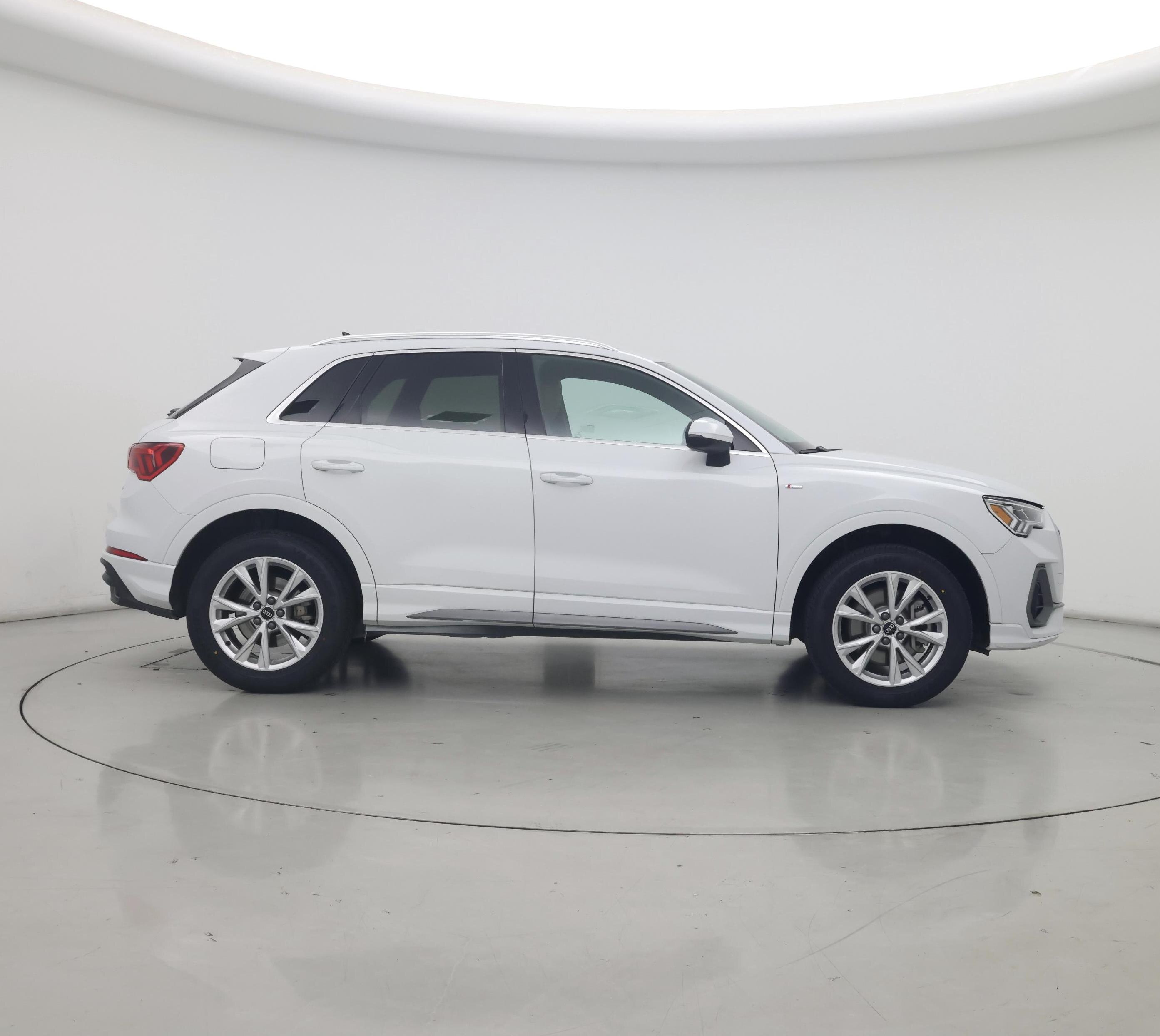 Thumbnail: 2023 Audi Q3 - 7