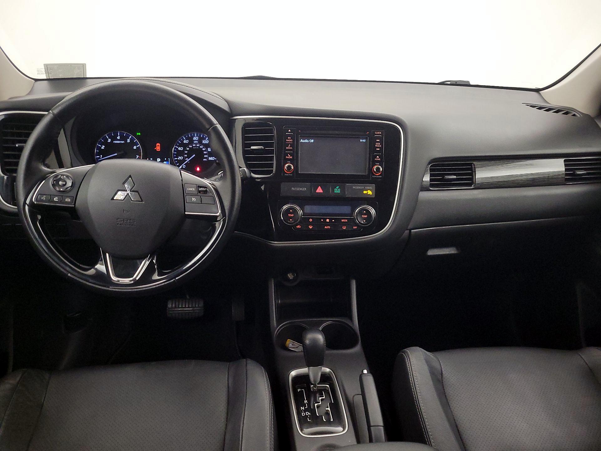 Thumbnail: 2016 Mitsubishi Outlander - 9