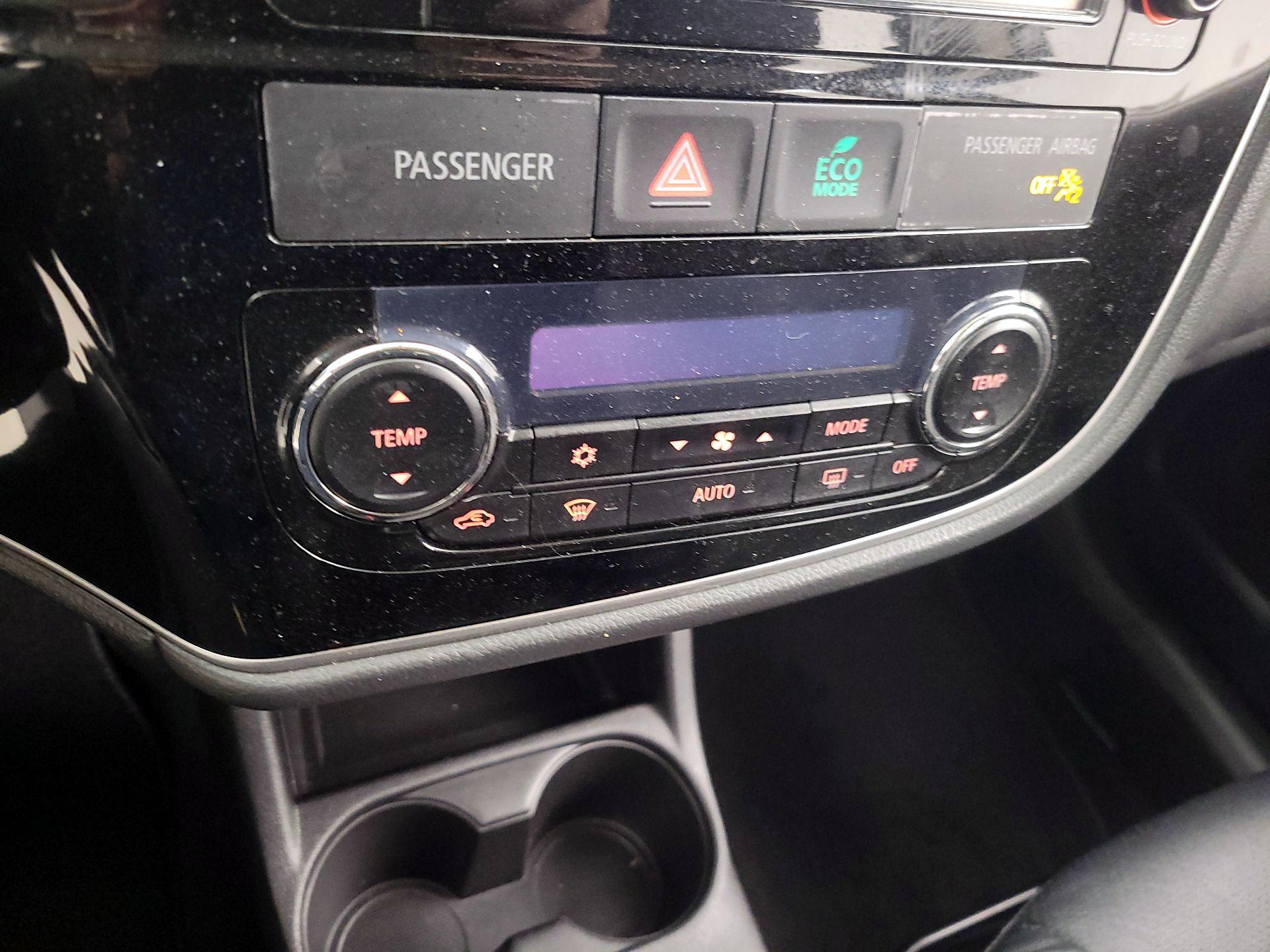 Thumbnail: 2016 Mitsubishi Outlander - 16