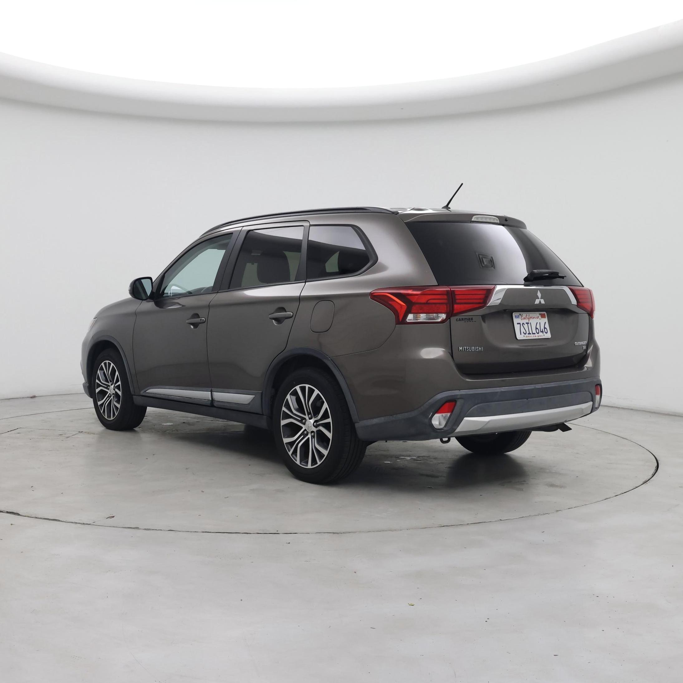 Thumbnail: 2016 Mitsubishi Outlander - 2