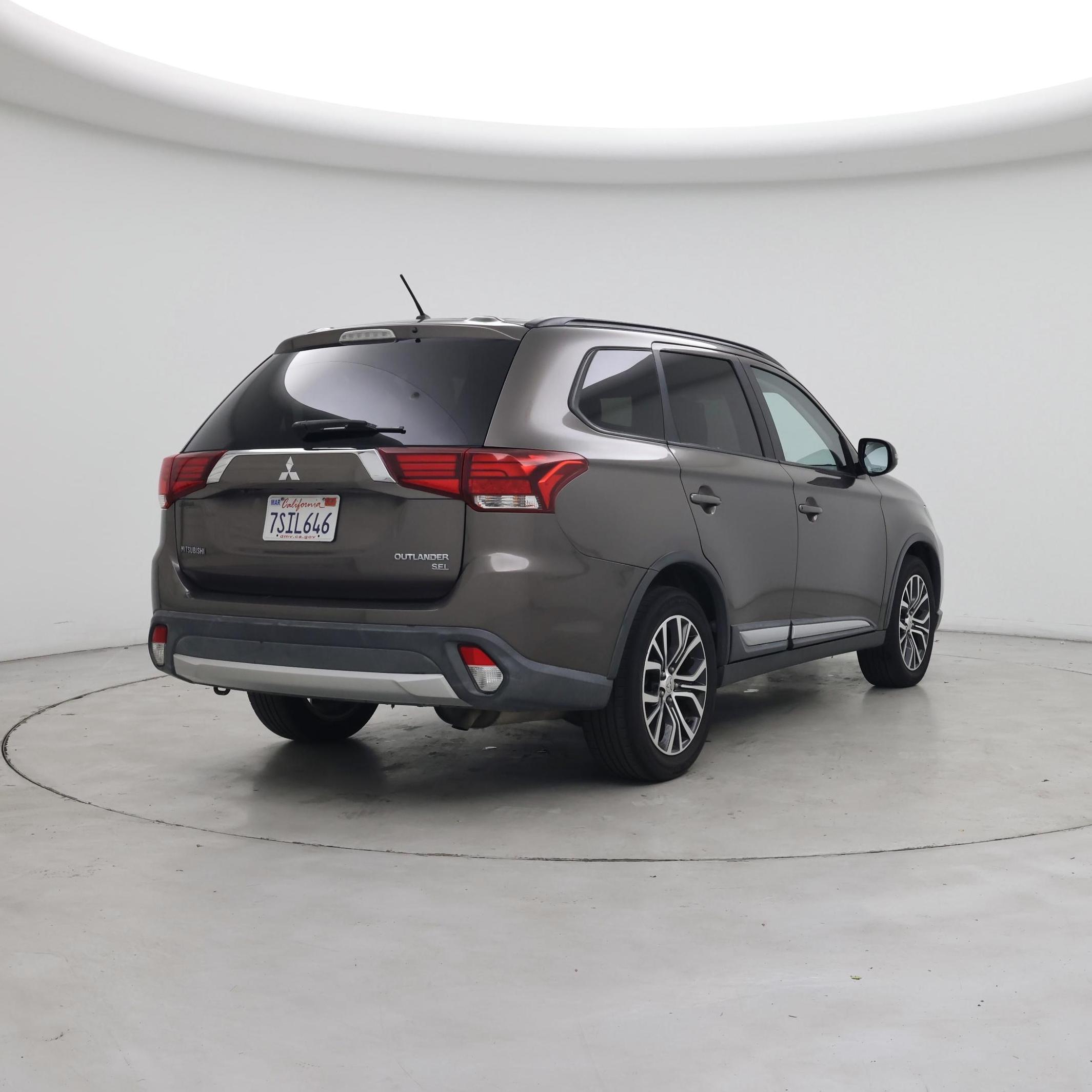 Thumbnail: 2016 Mitsubishi Outlander - 8