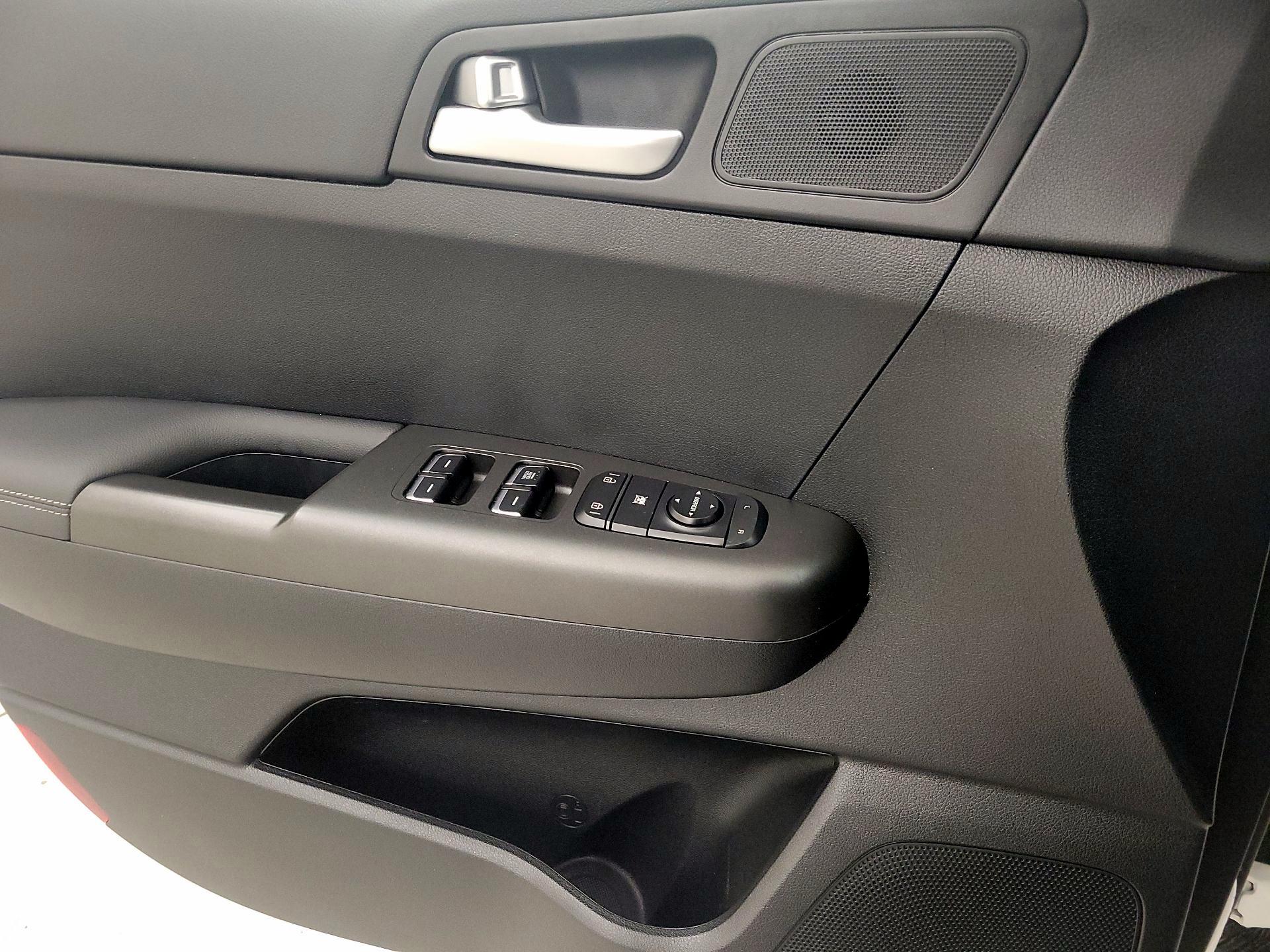 Thumbnail: 2019 Kia Sportage - 12