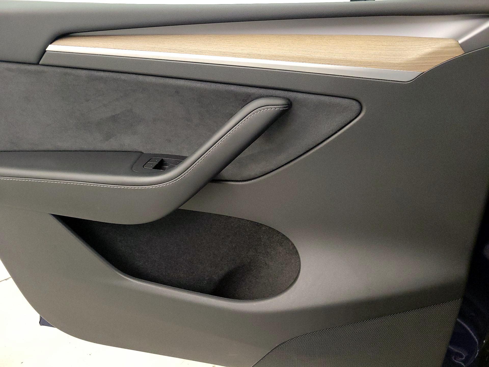 Thumbnail: 2023 Tesla Model Y - 10