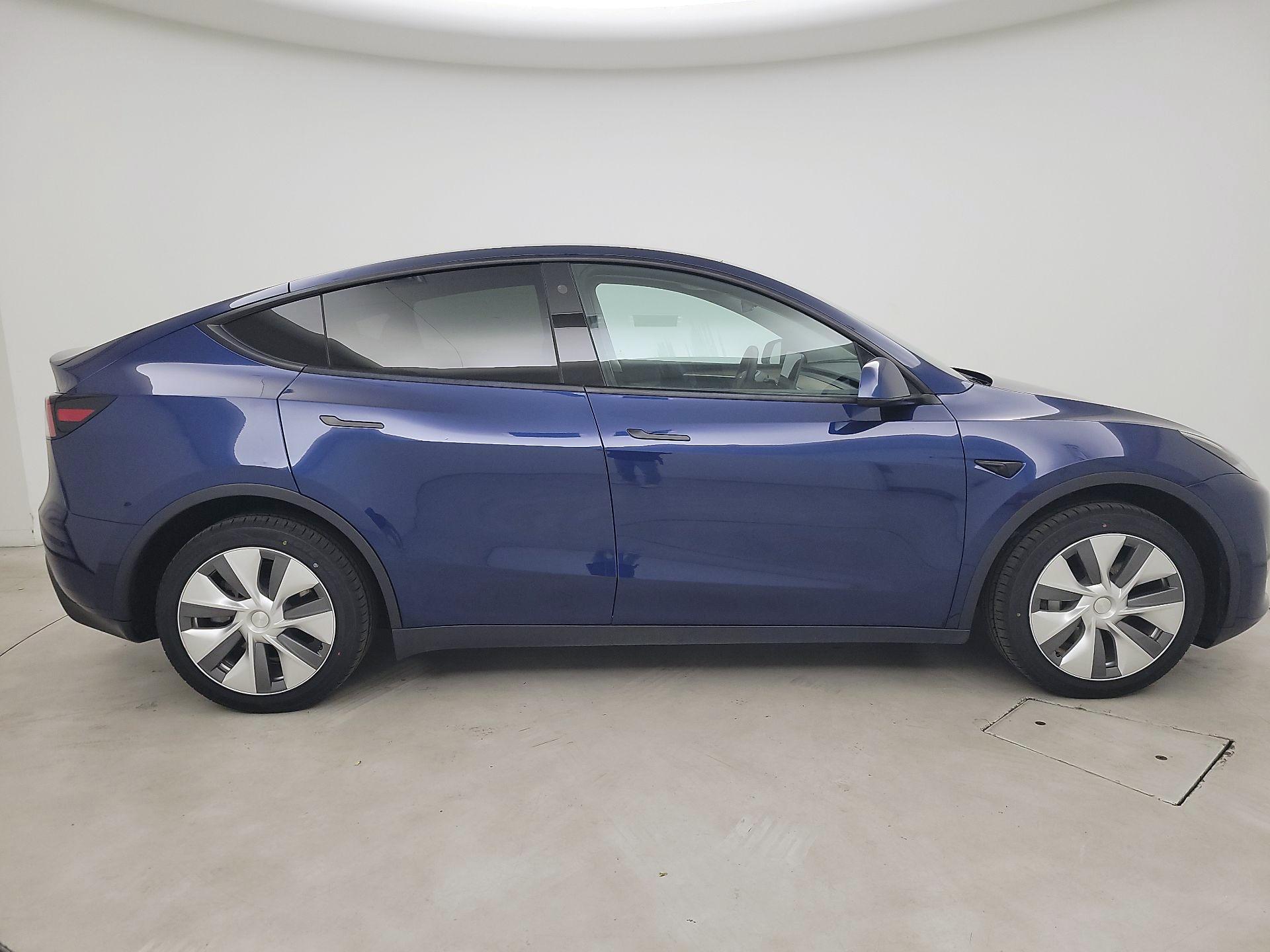 Thumbnail: 2023 Tesla Model Y - 4