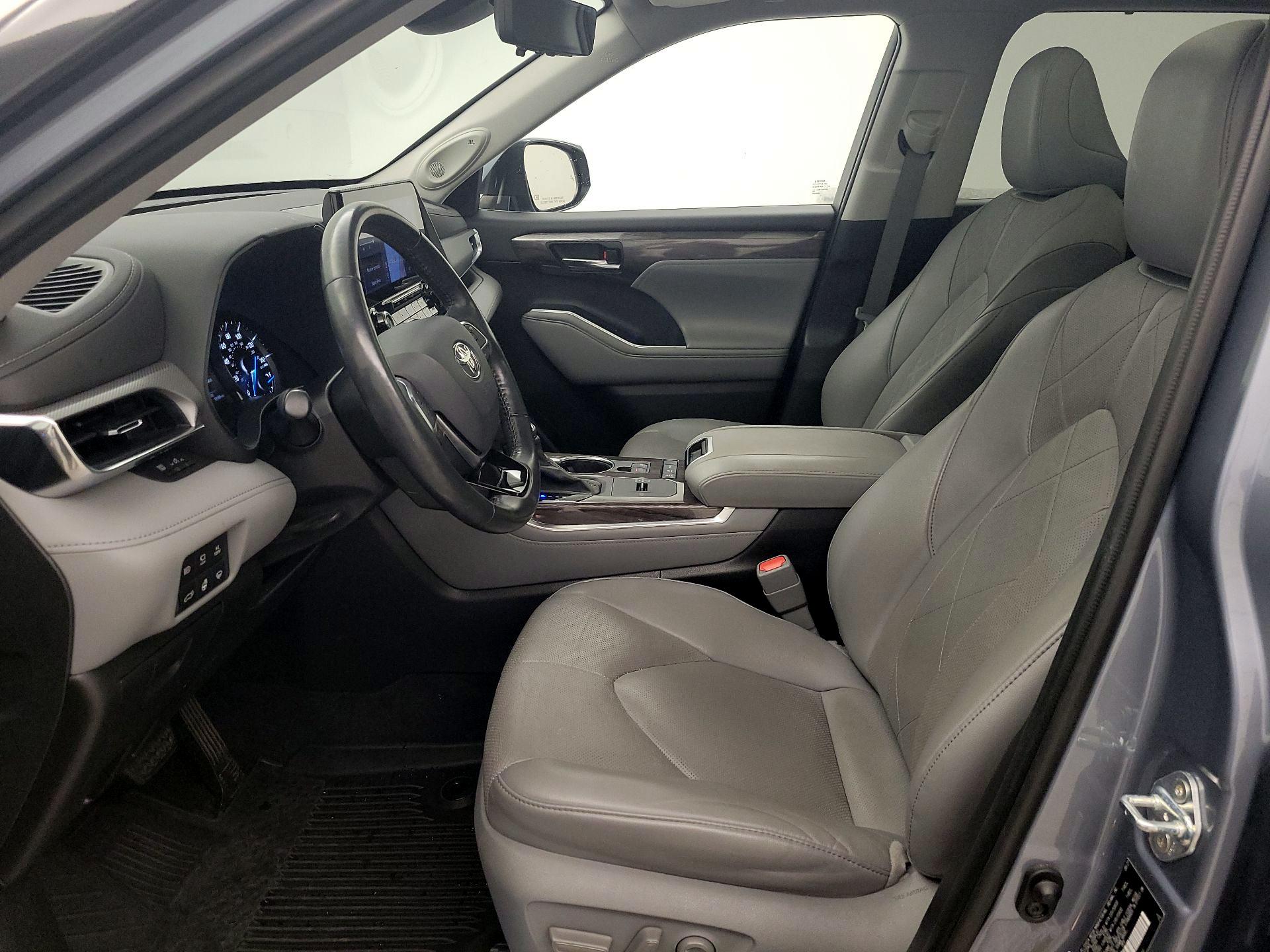 Thumbnail: 2021 Toyota Highlander - 11