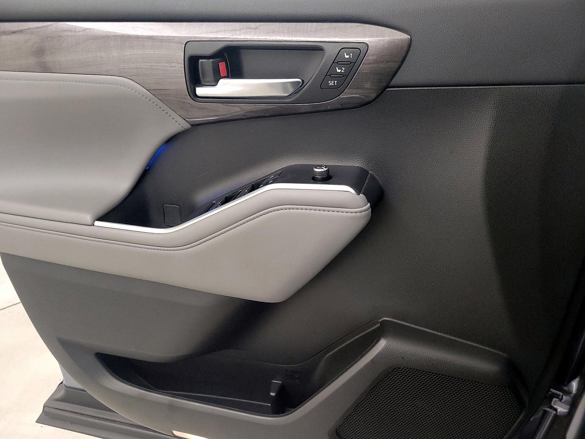 Thumbnail: 2021 Toyota Highlander - 12