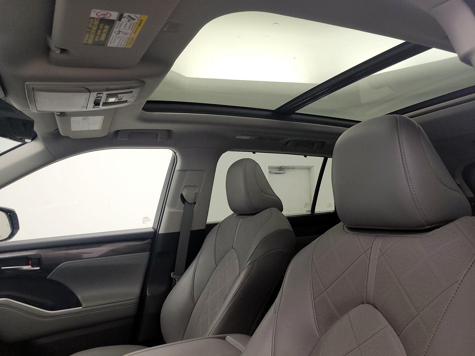 Thumbnail: 2021 Toyota Highlander - 20