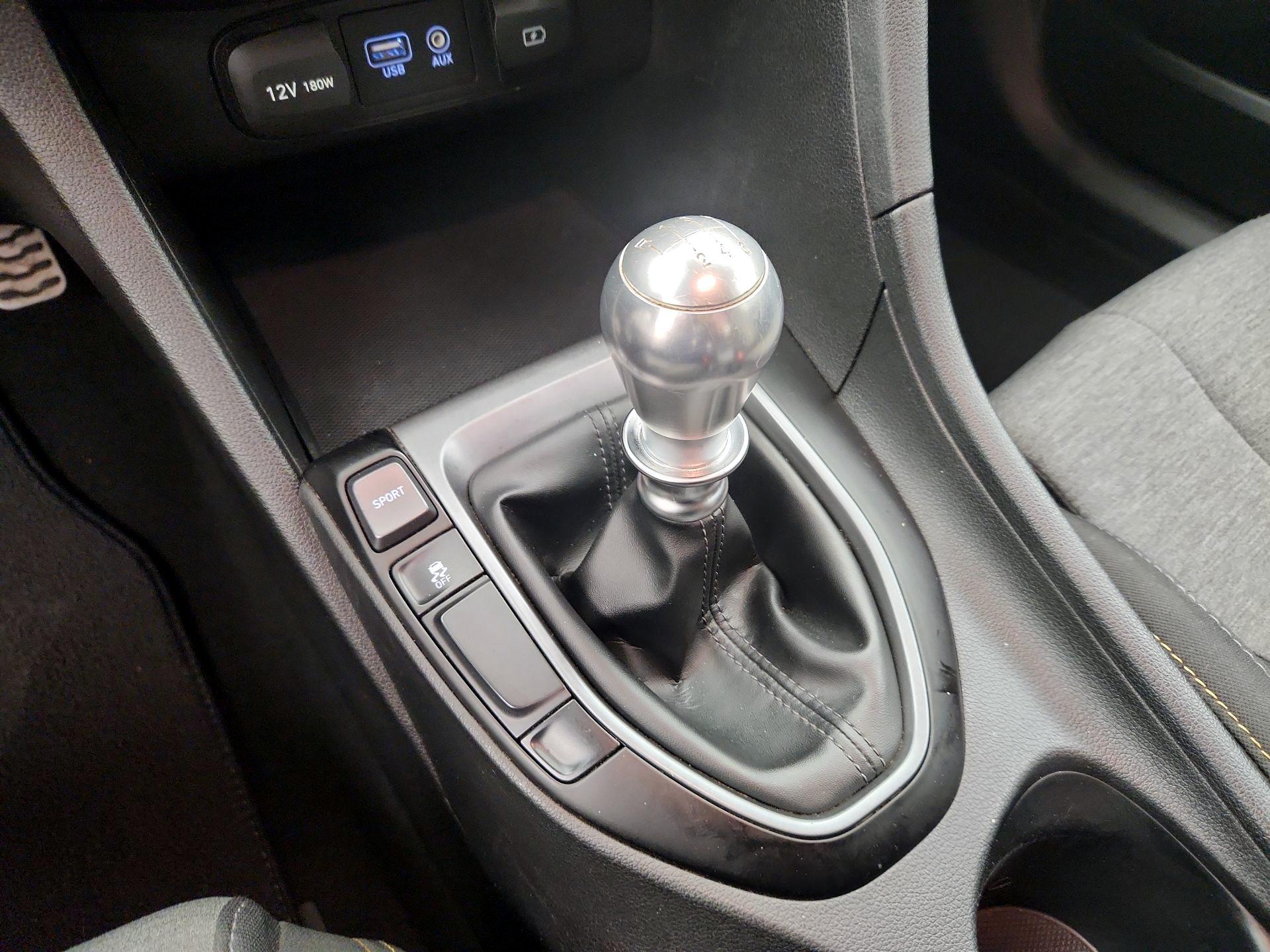 Thumbnail: 2019 Hyundai Veloster - 17