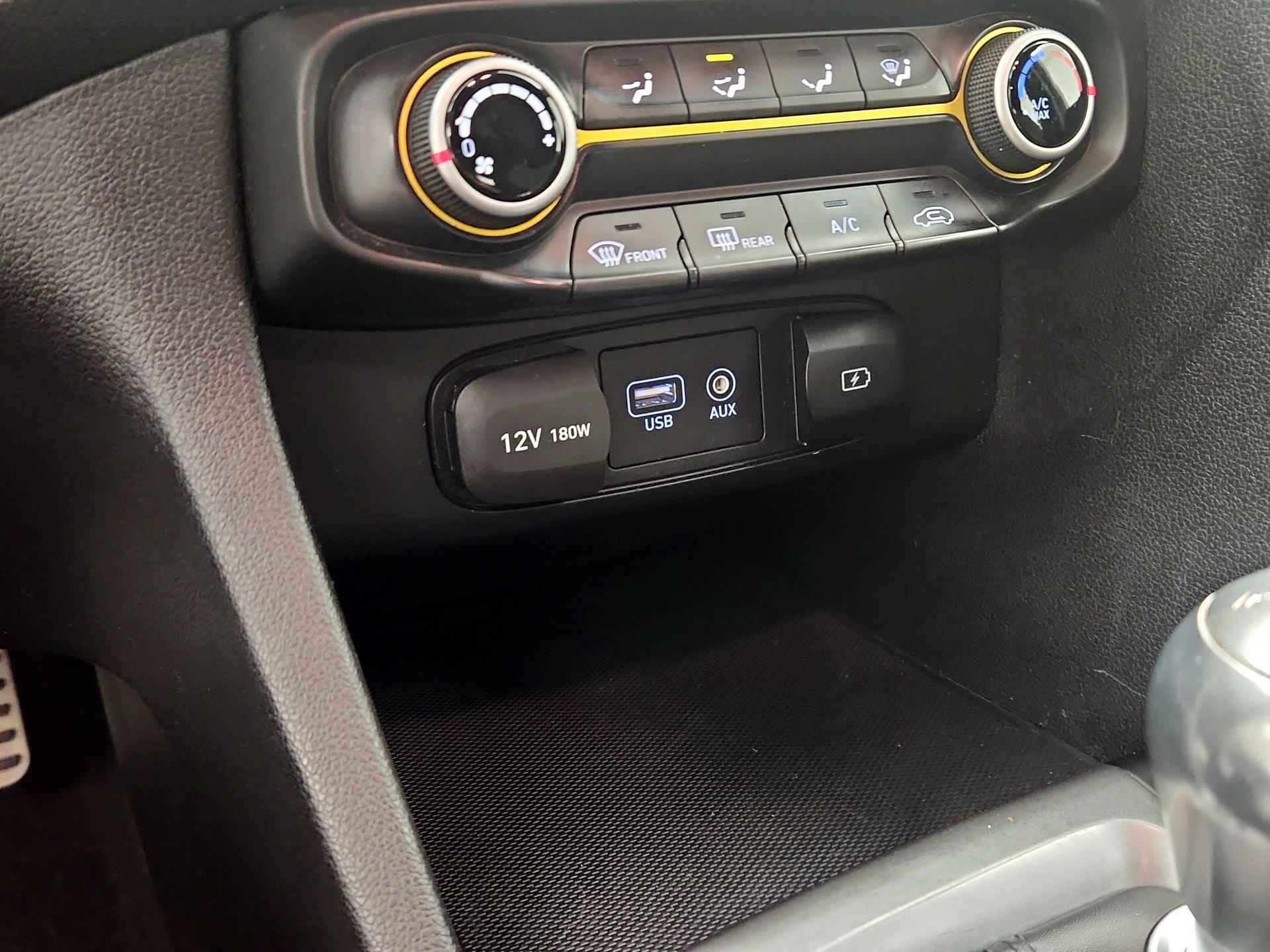 Thumbnail: 2019 Hyundai Veloster - 18