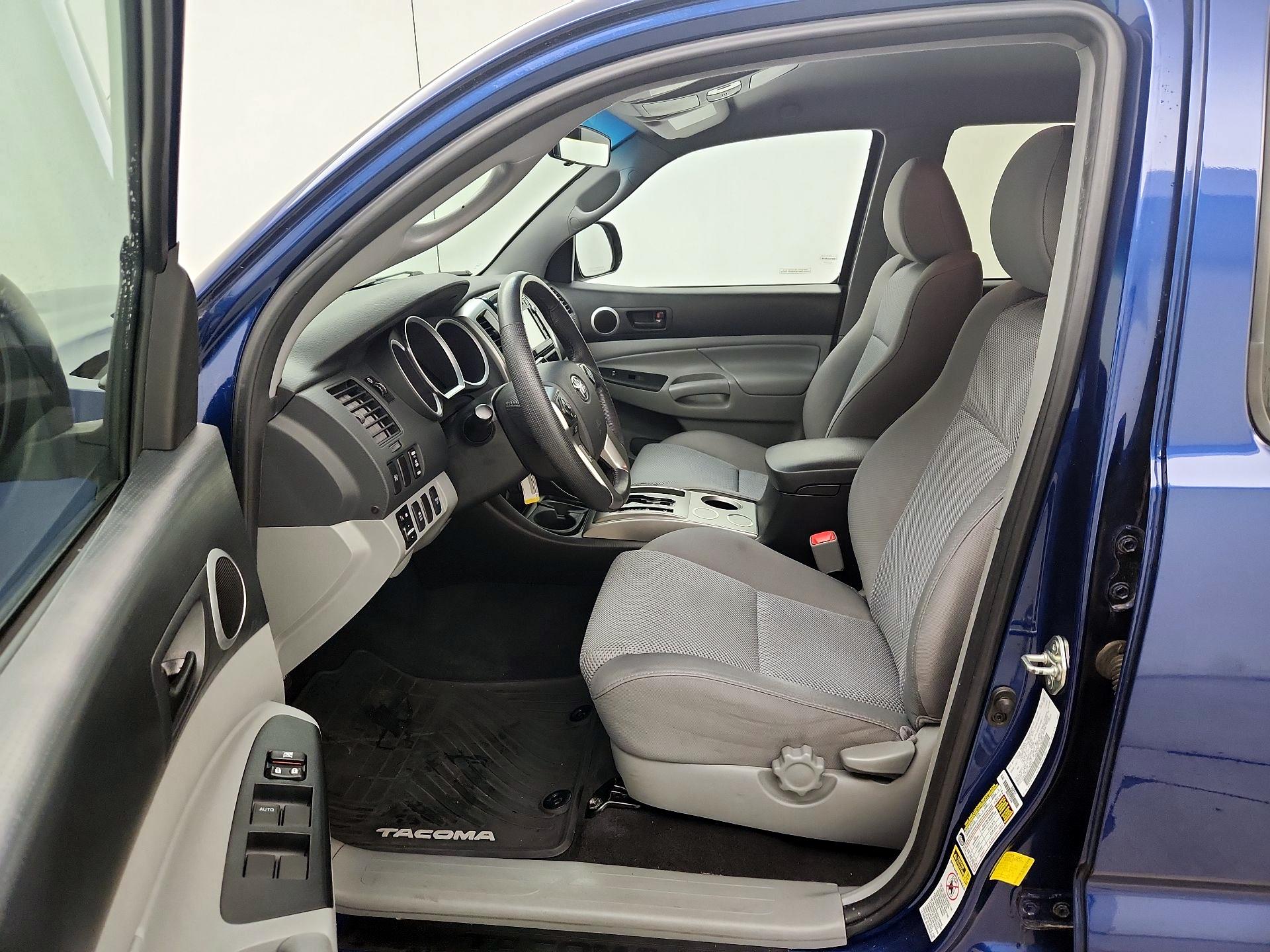 Thumbnail: 2015 Toyota Tacoma - 11