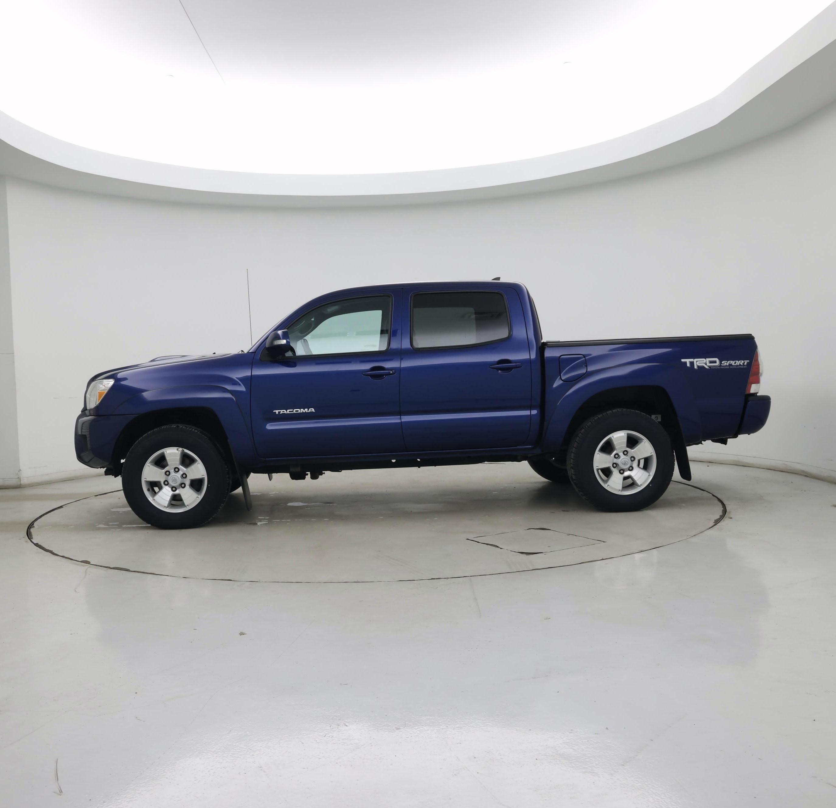 Thumbnail: 2015 Toyota Tacoma - 3