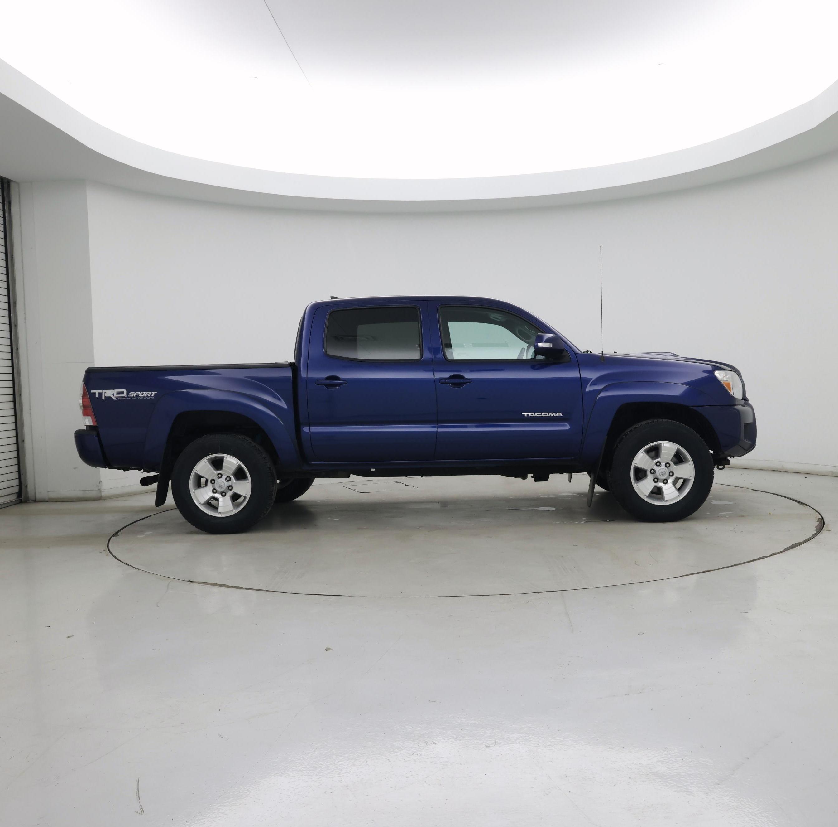 Thumbnail: 2015 Toyota Tacoma - 7