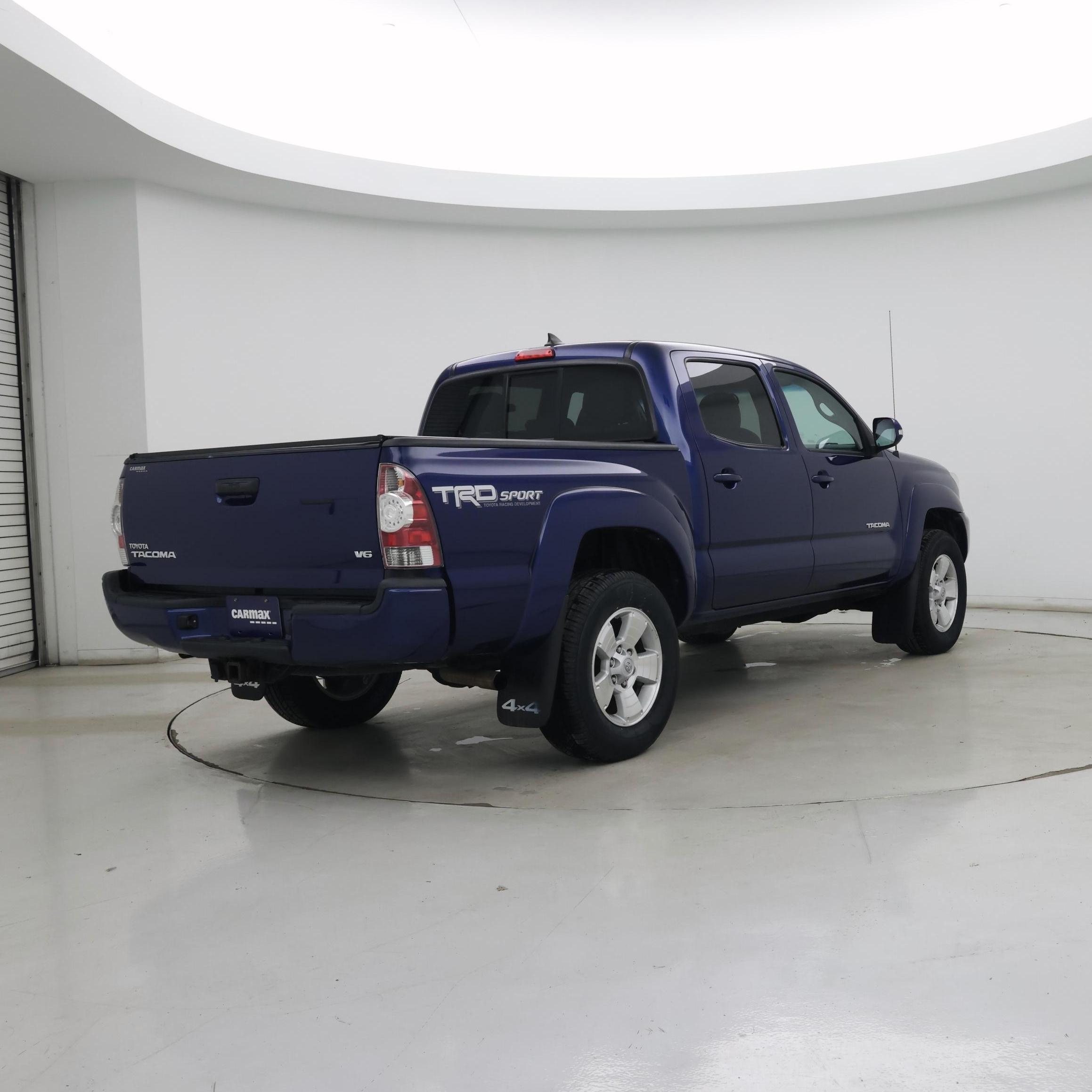 Thumbnail: 2015 Toyota Tacoma - 8