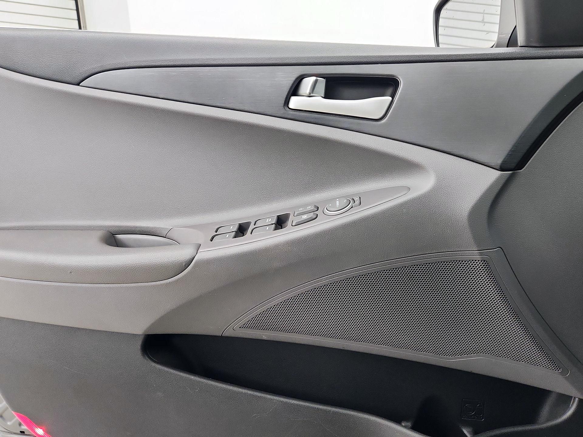 Thumbnail: 2014 Hyundai Sonata - 12