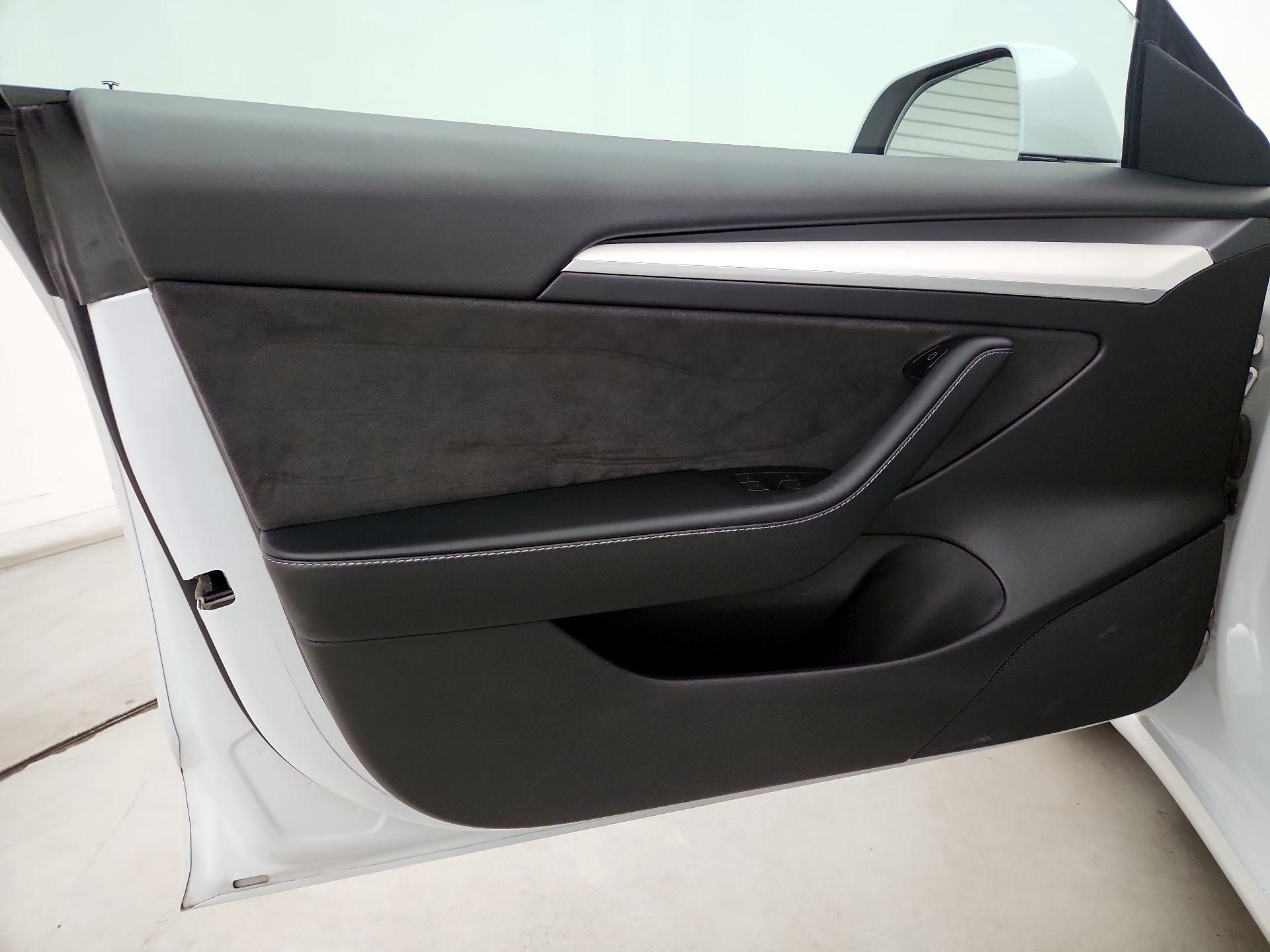 Thumbnail: 2021 Tesla Model 3 - 12