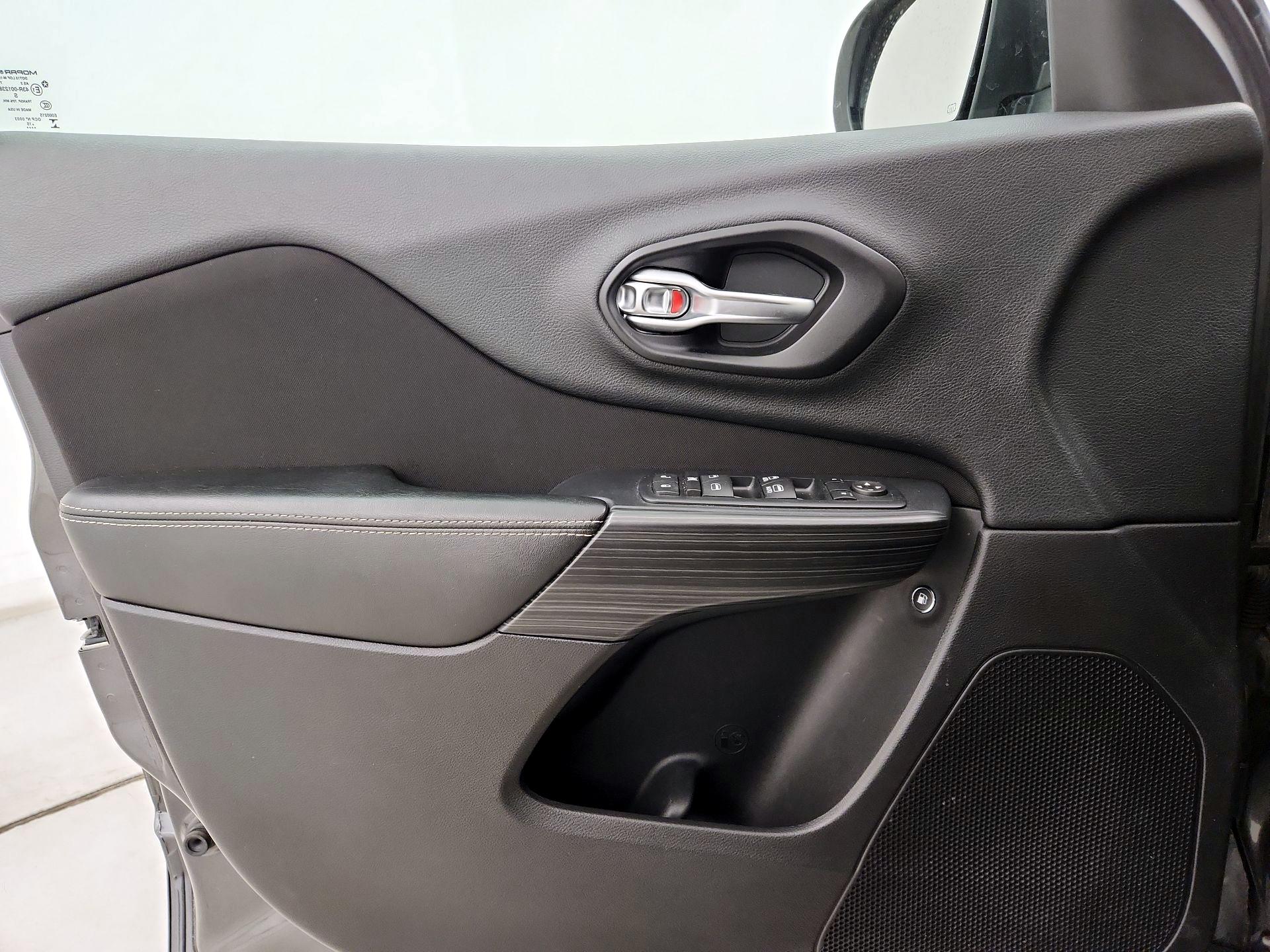 Thumbnail: 2015 Jeep Cherokee - 12