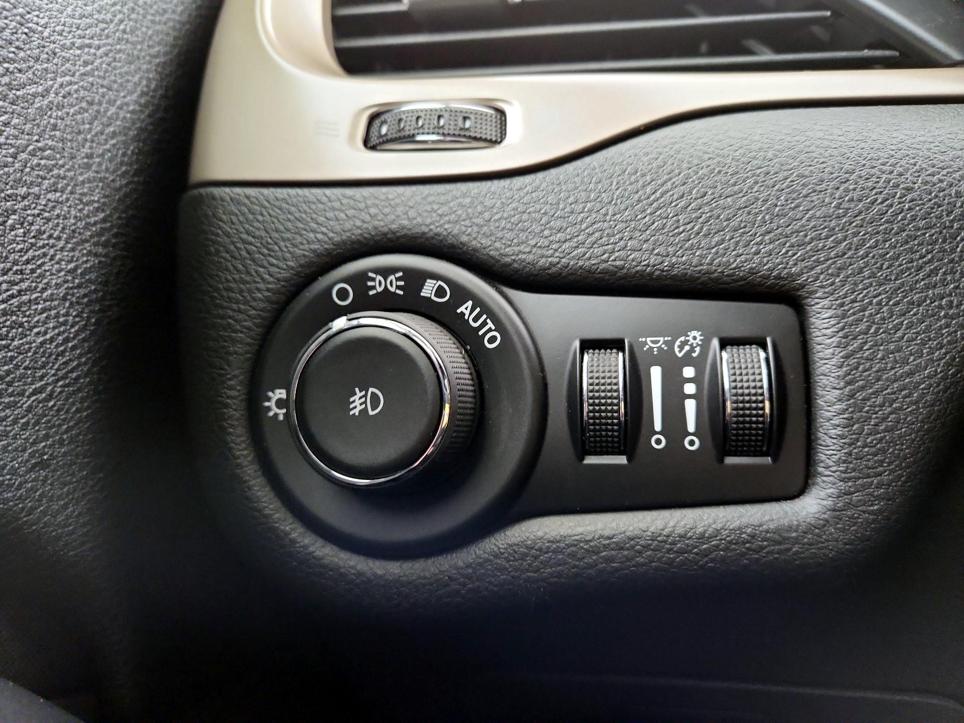 Thumbnail: 2015 Jeep Cherokee - 13