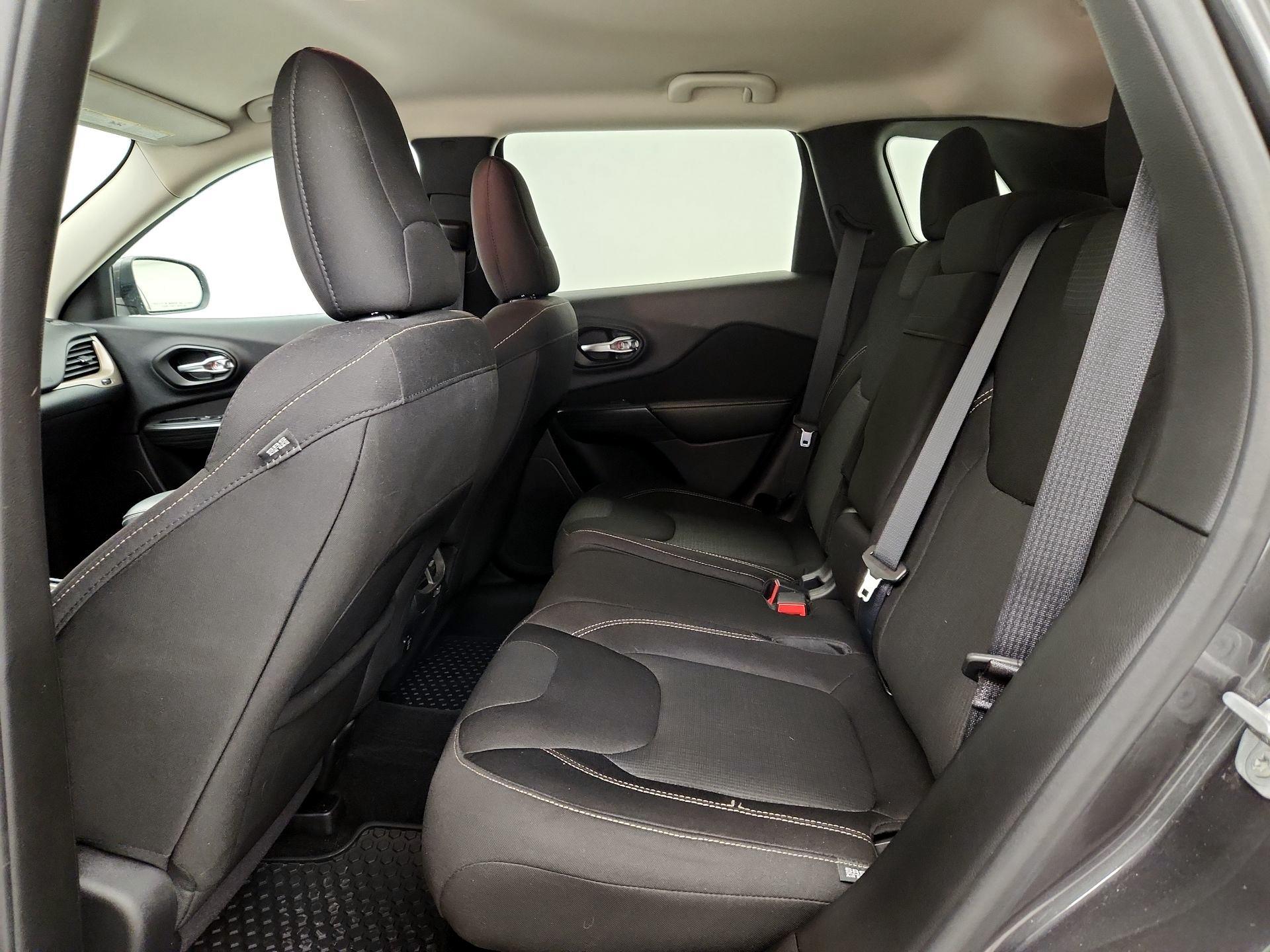 Thumbnail: 2015 Jeep Cherokee - 19