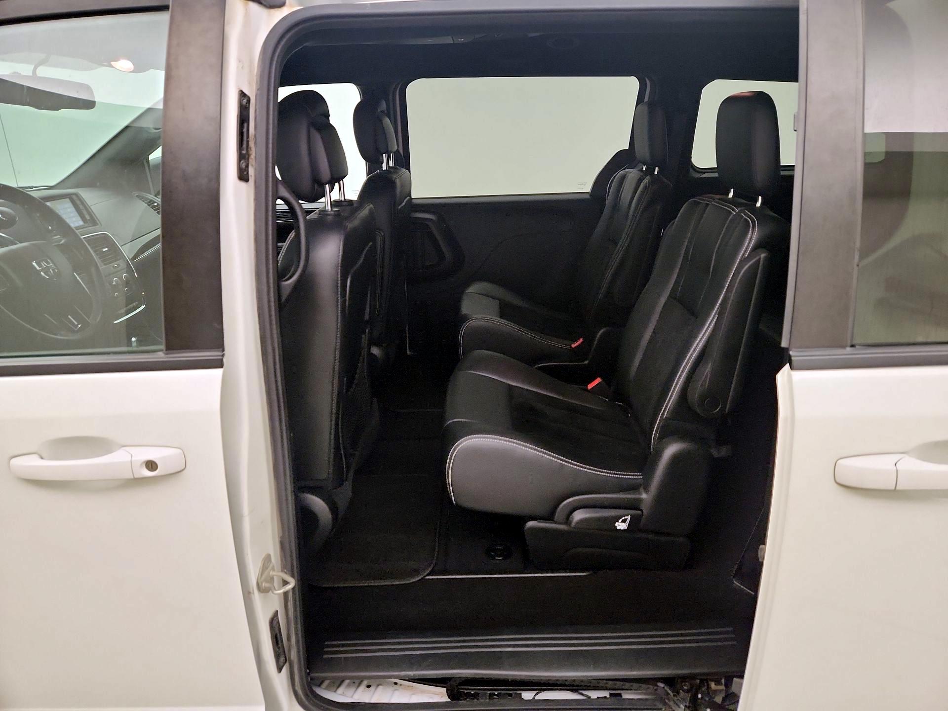 Thumbnail: 2018 Dodge Grand Caravan - 19