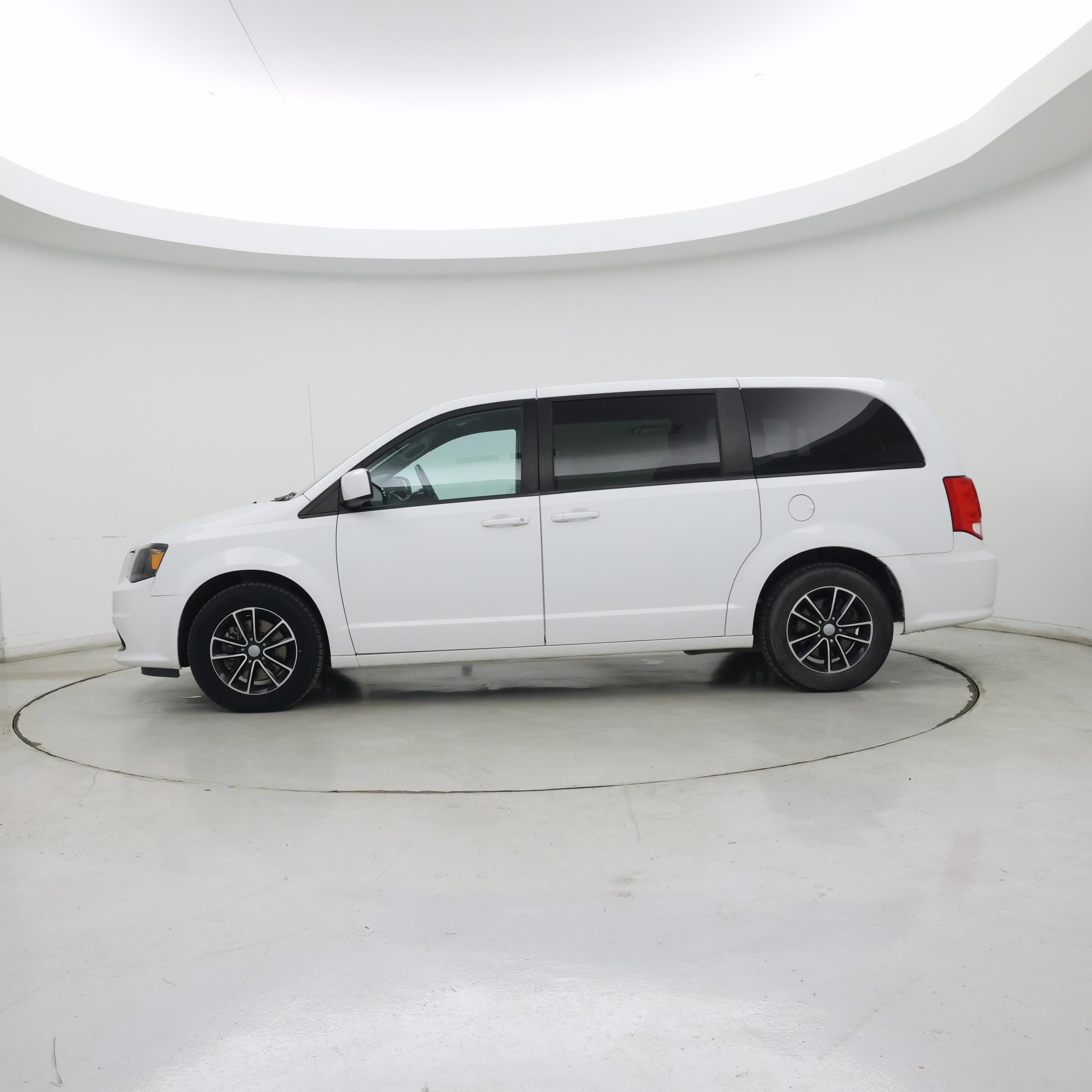 Thumbnail: 2018 Dodge Grand Caravan - 3