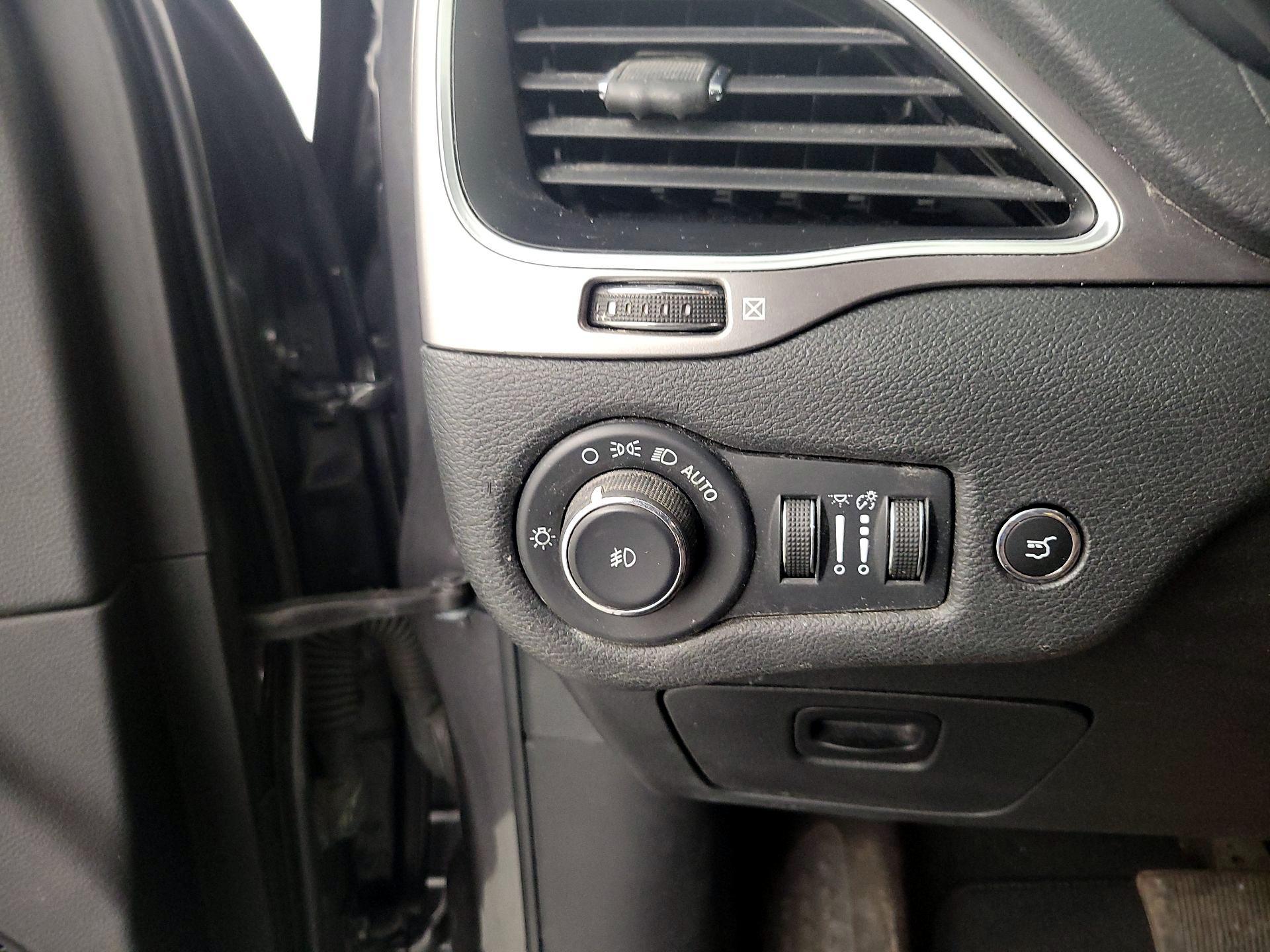 Thumbnail: 2022 Jeep Cherokee - 13