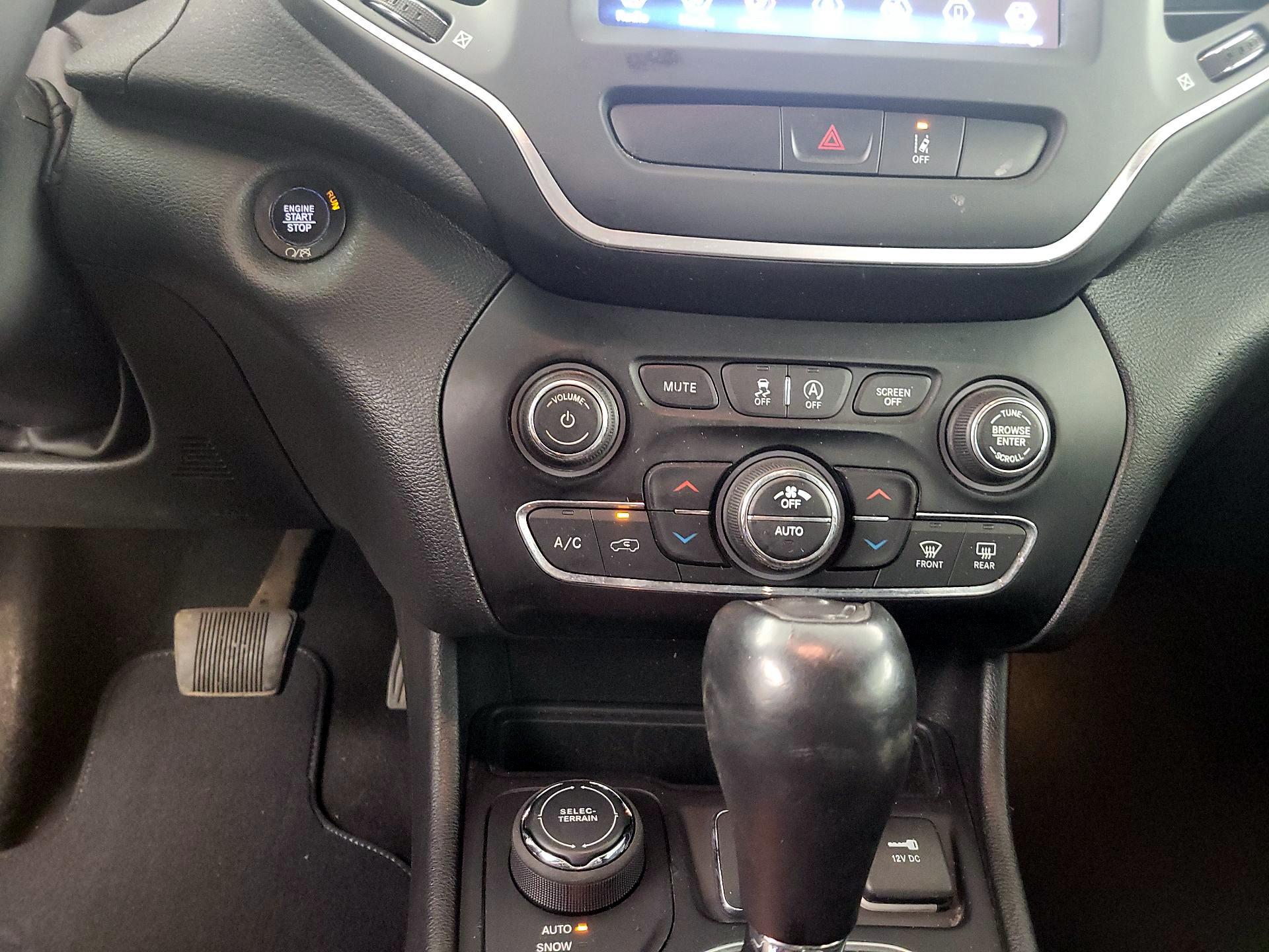 Thumbnail: 2022 Jeep Cherokee - 16