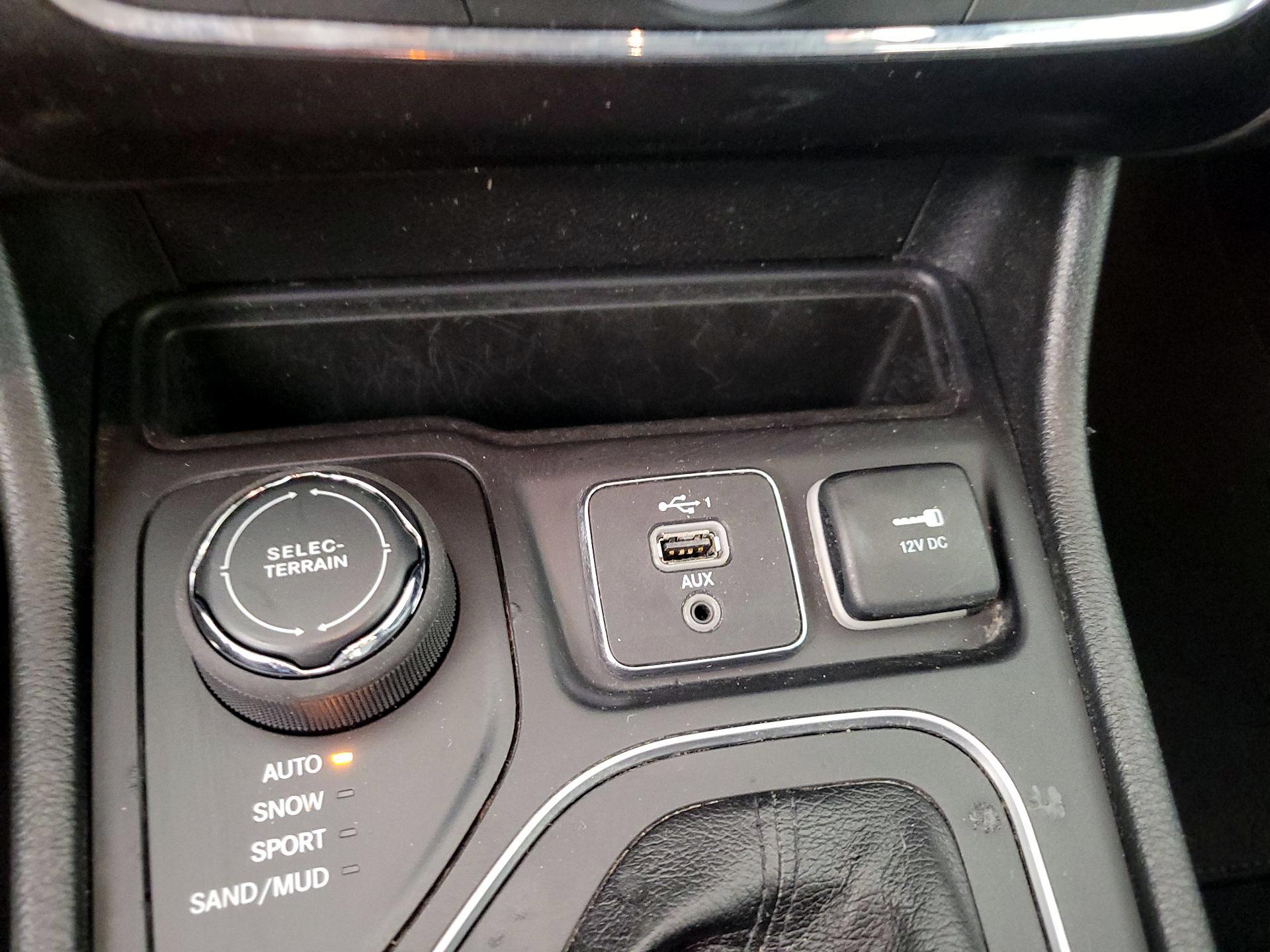 Thumbnail: 2022 Jeep Cherokee - 18