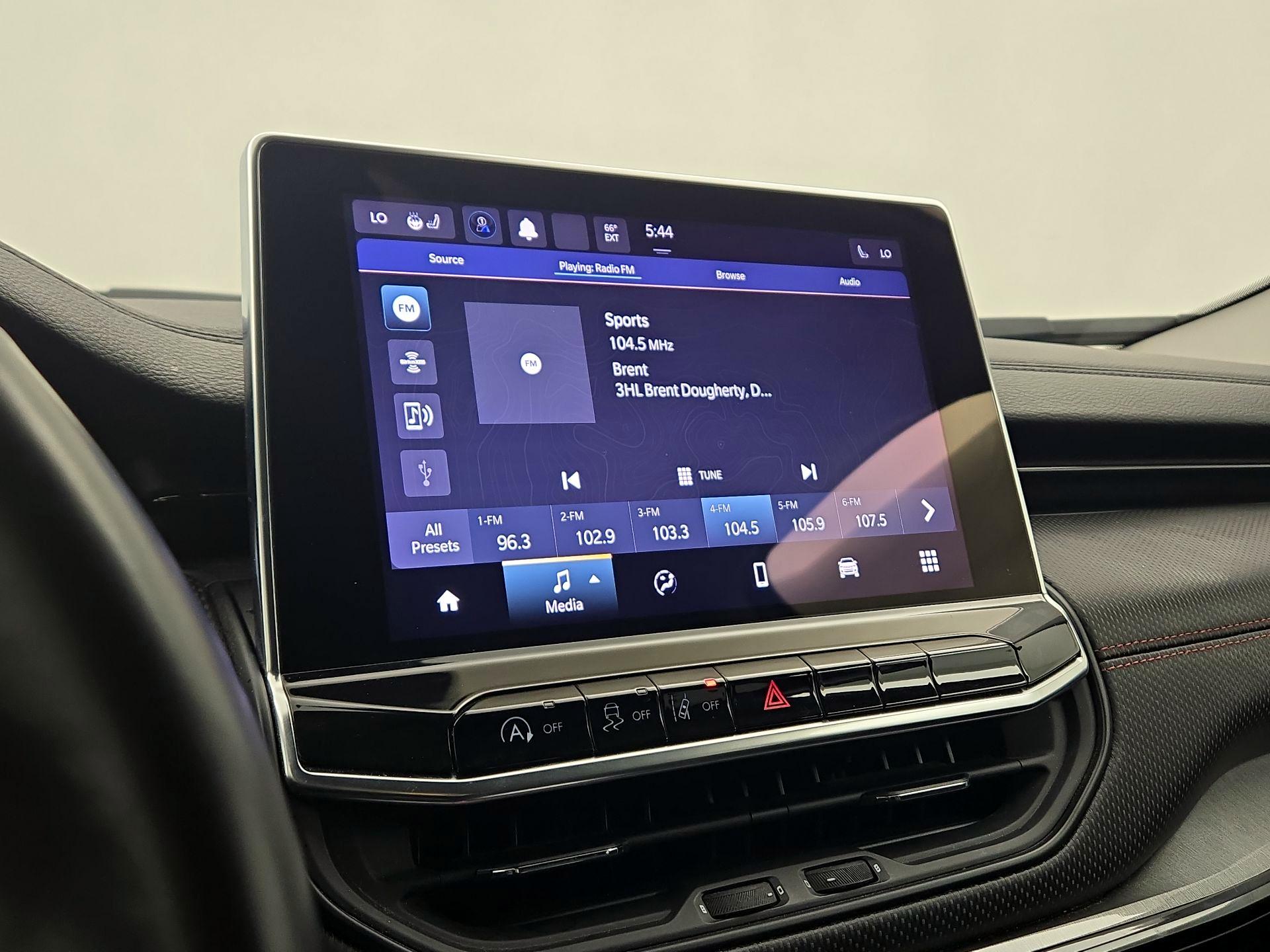 Thumbnail: 2022 Jeep Compass - 15