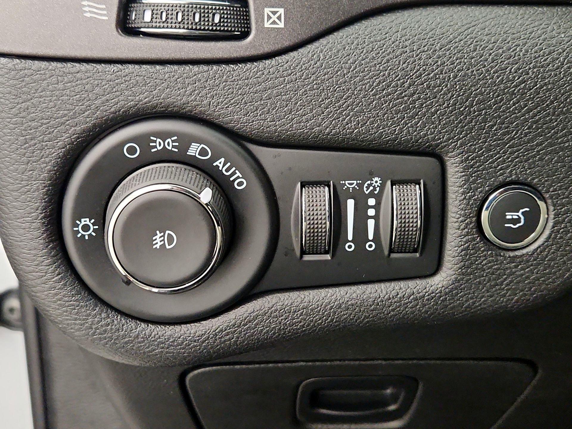 Thumbnail: 2022 Jeep Cherokee - 13