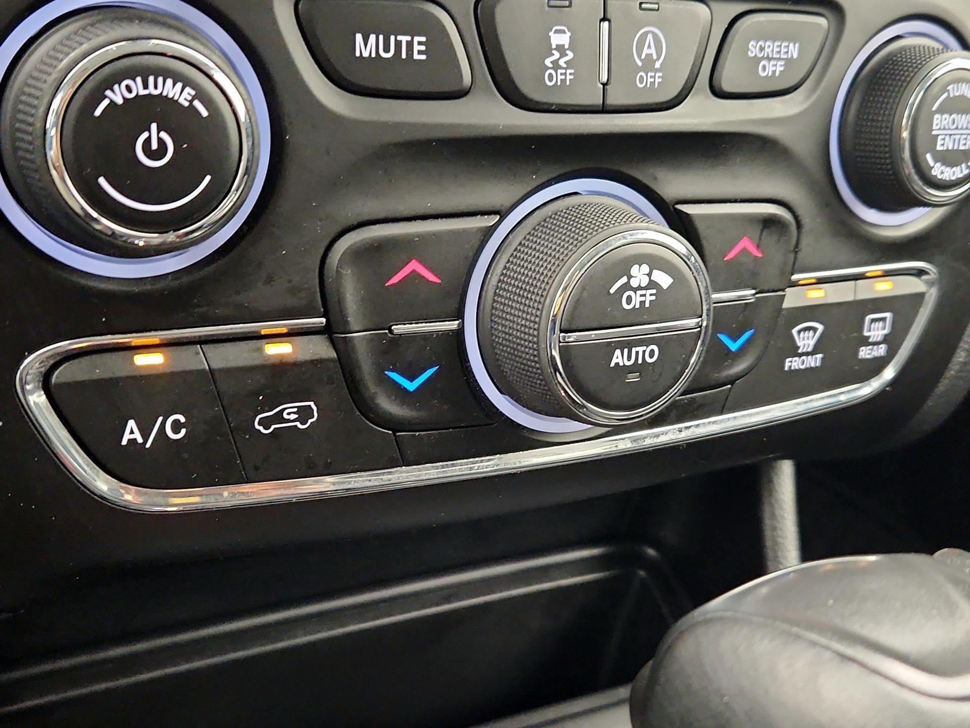 Thumbnail: 2022 Jeep Cherokee - 16