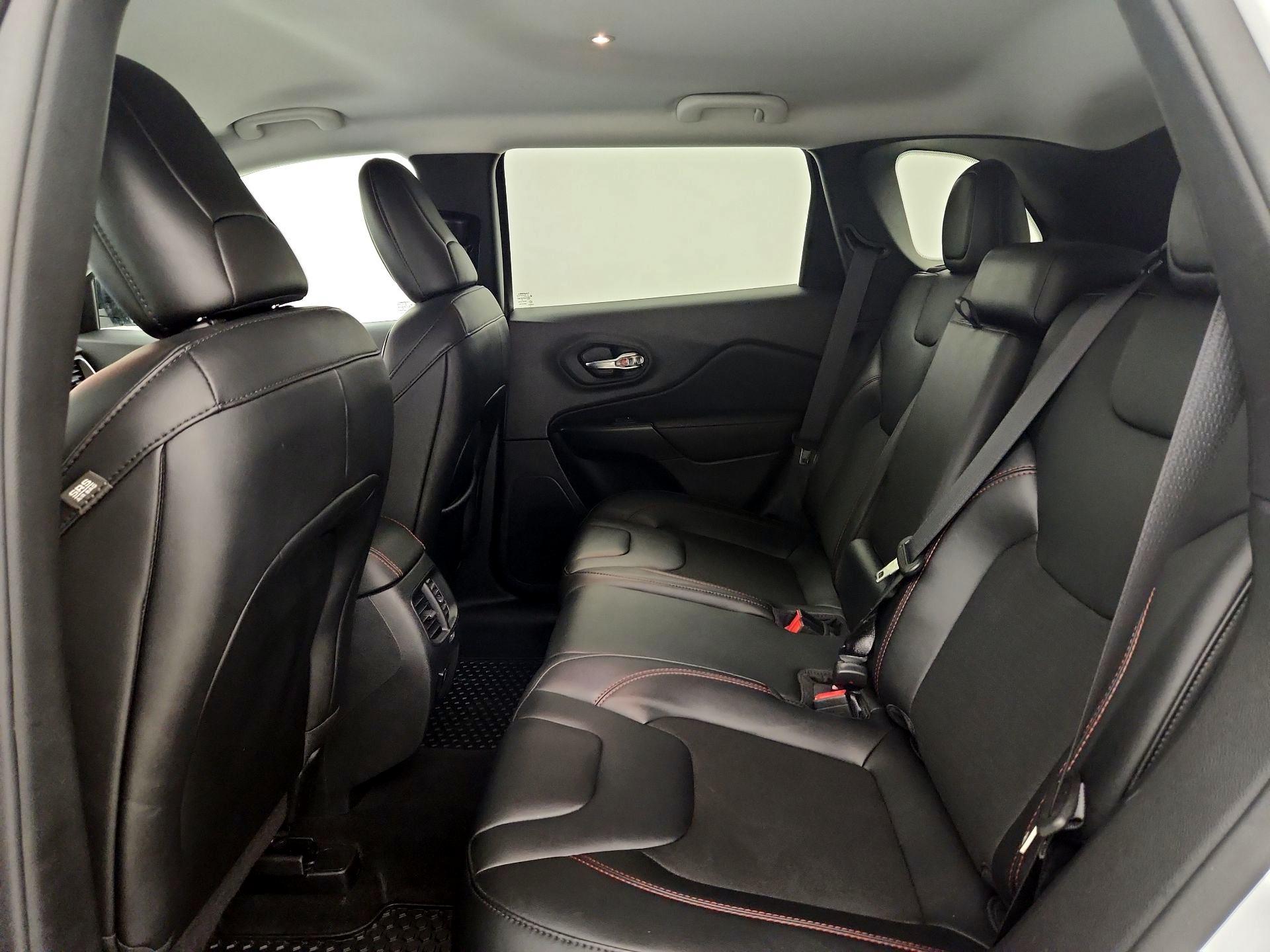 Thumbnail: 2022 Jeep Cherokee - 19