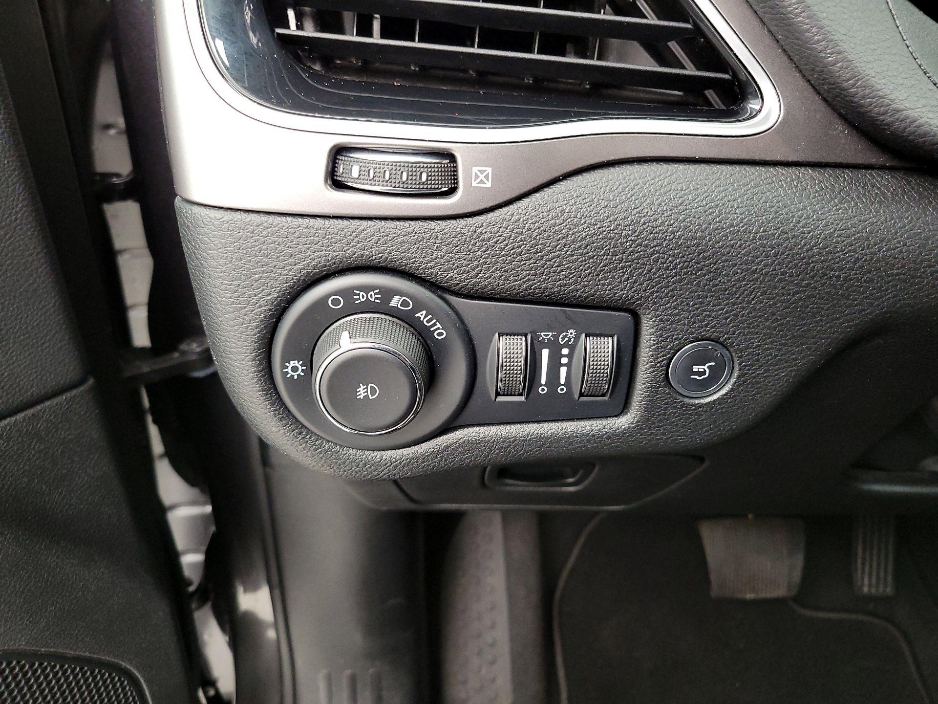 Thumbnail: 2022 Jeep Cherokee - 13